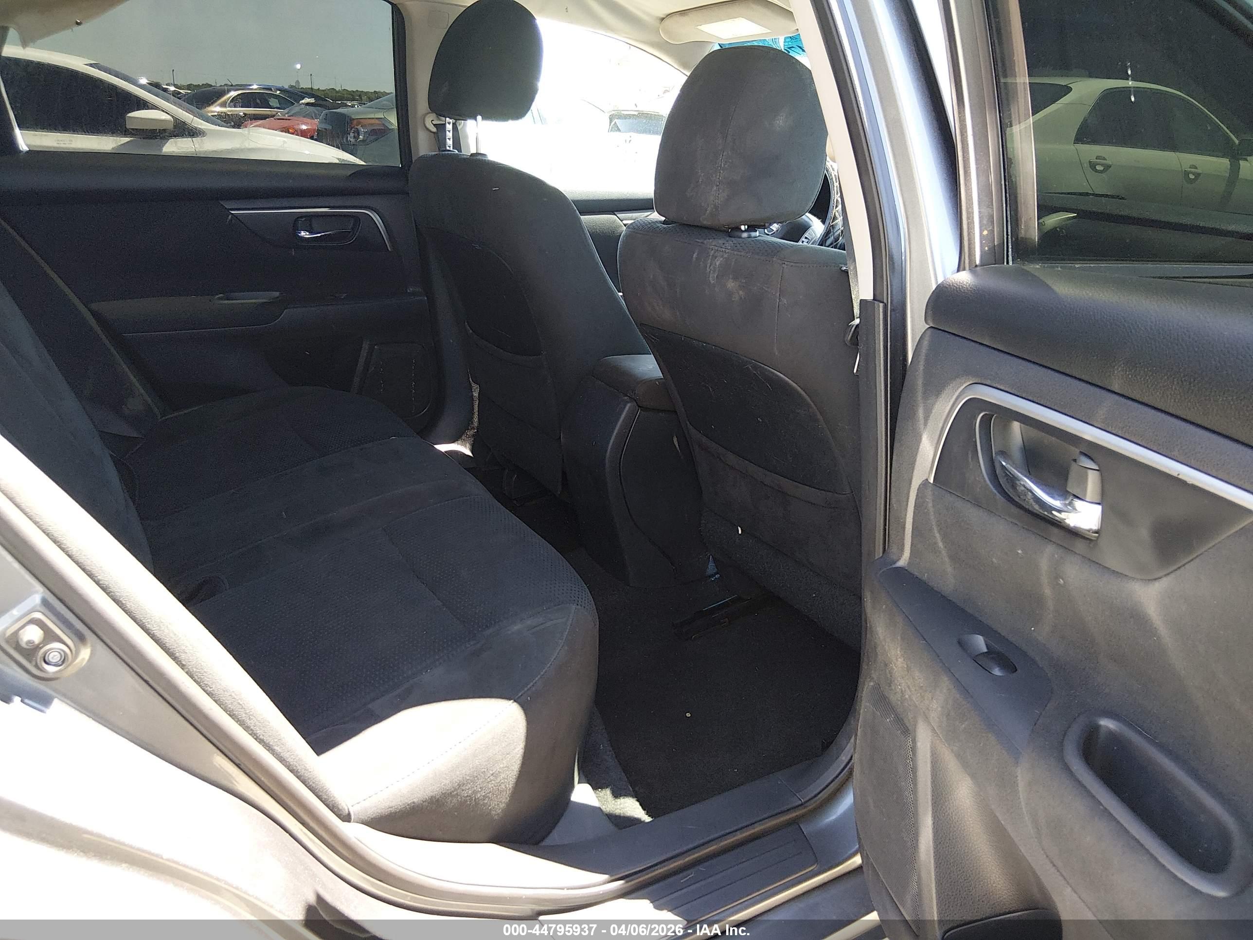 NISSAN ALTIMA image 8