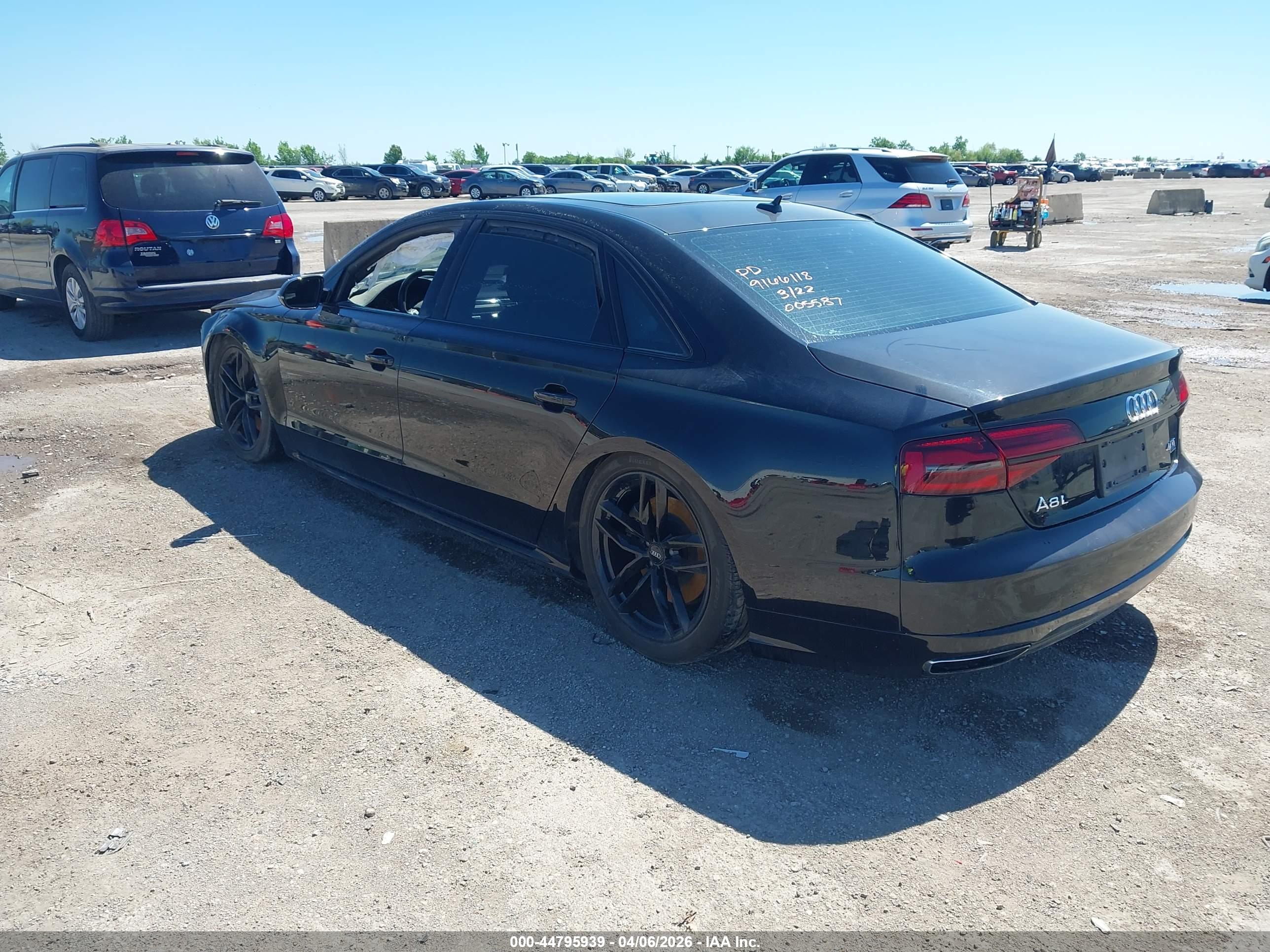 AUDI A8 image 3