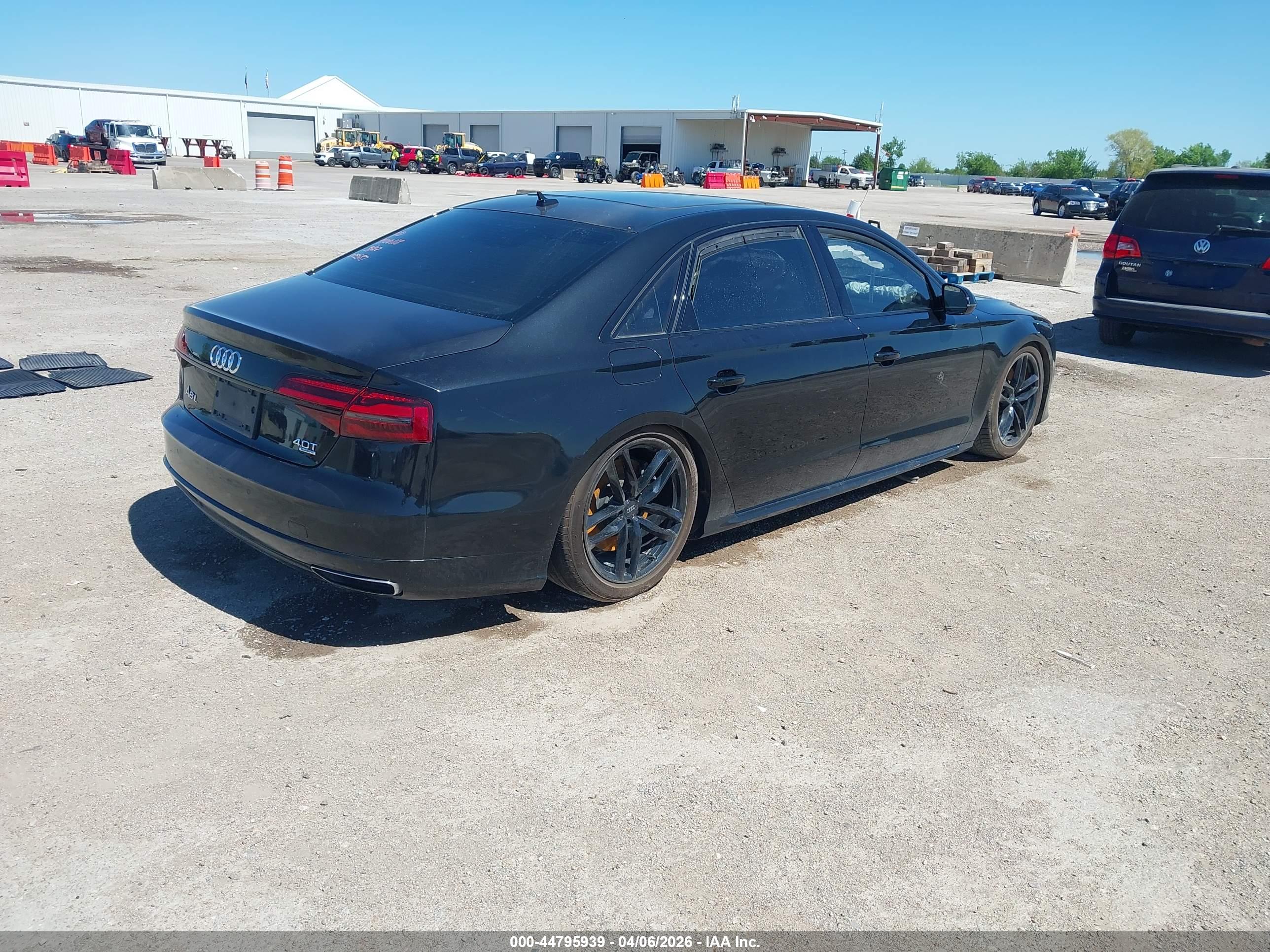AUDI A8 image 4