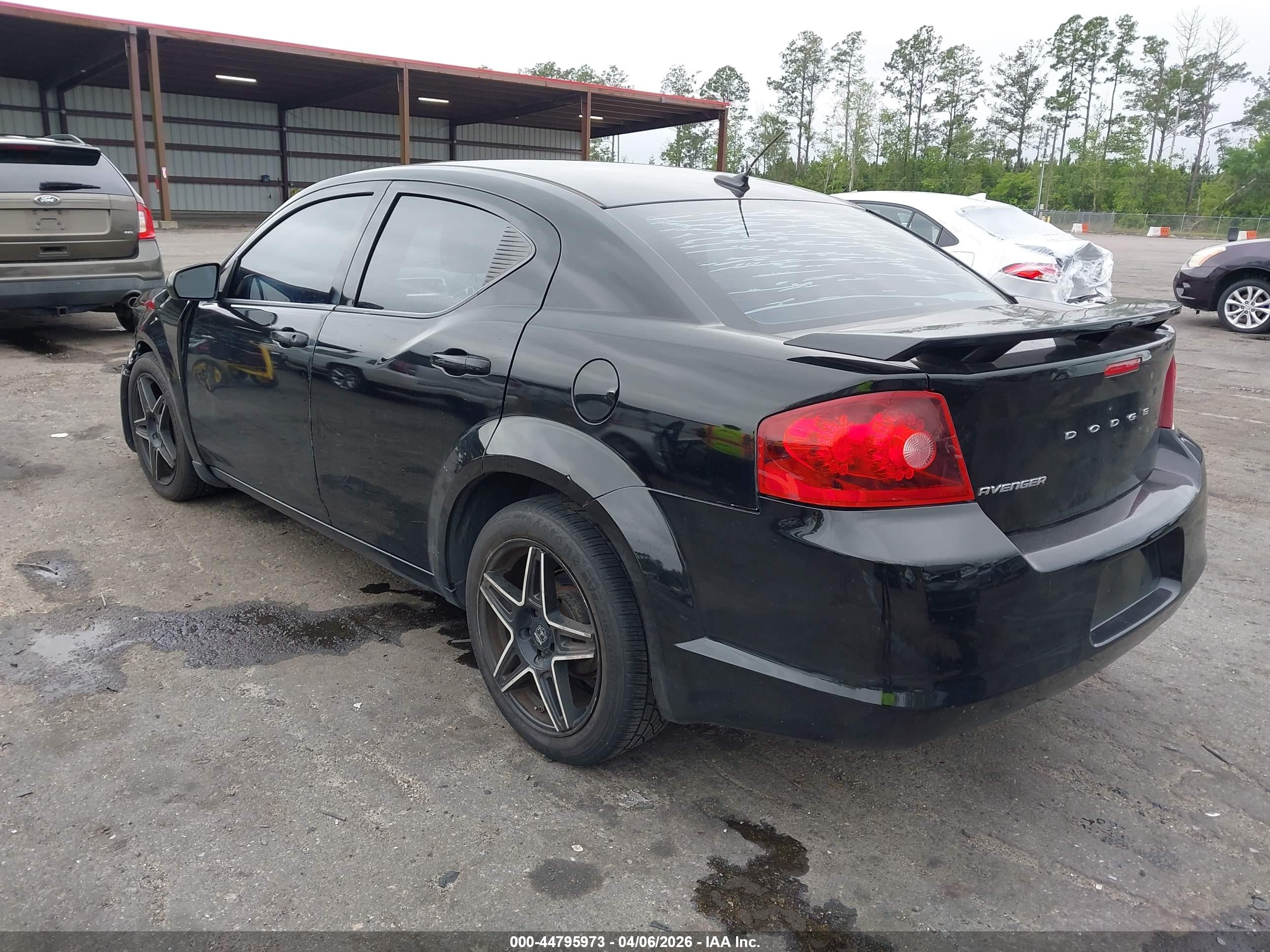 DODGE AVENGER image 3