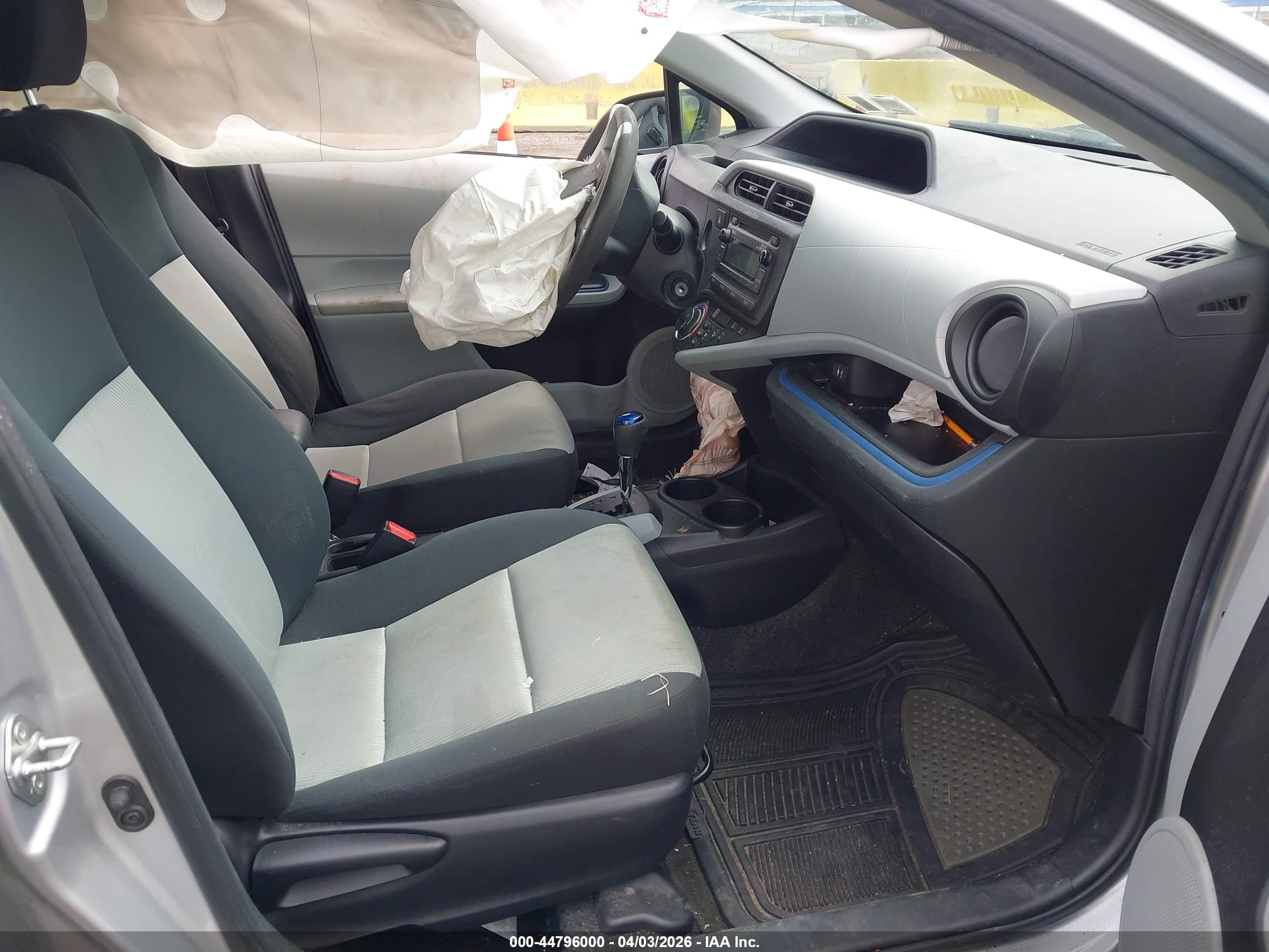 TOYOTA PRIUS image 5