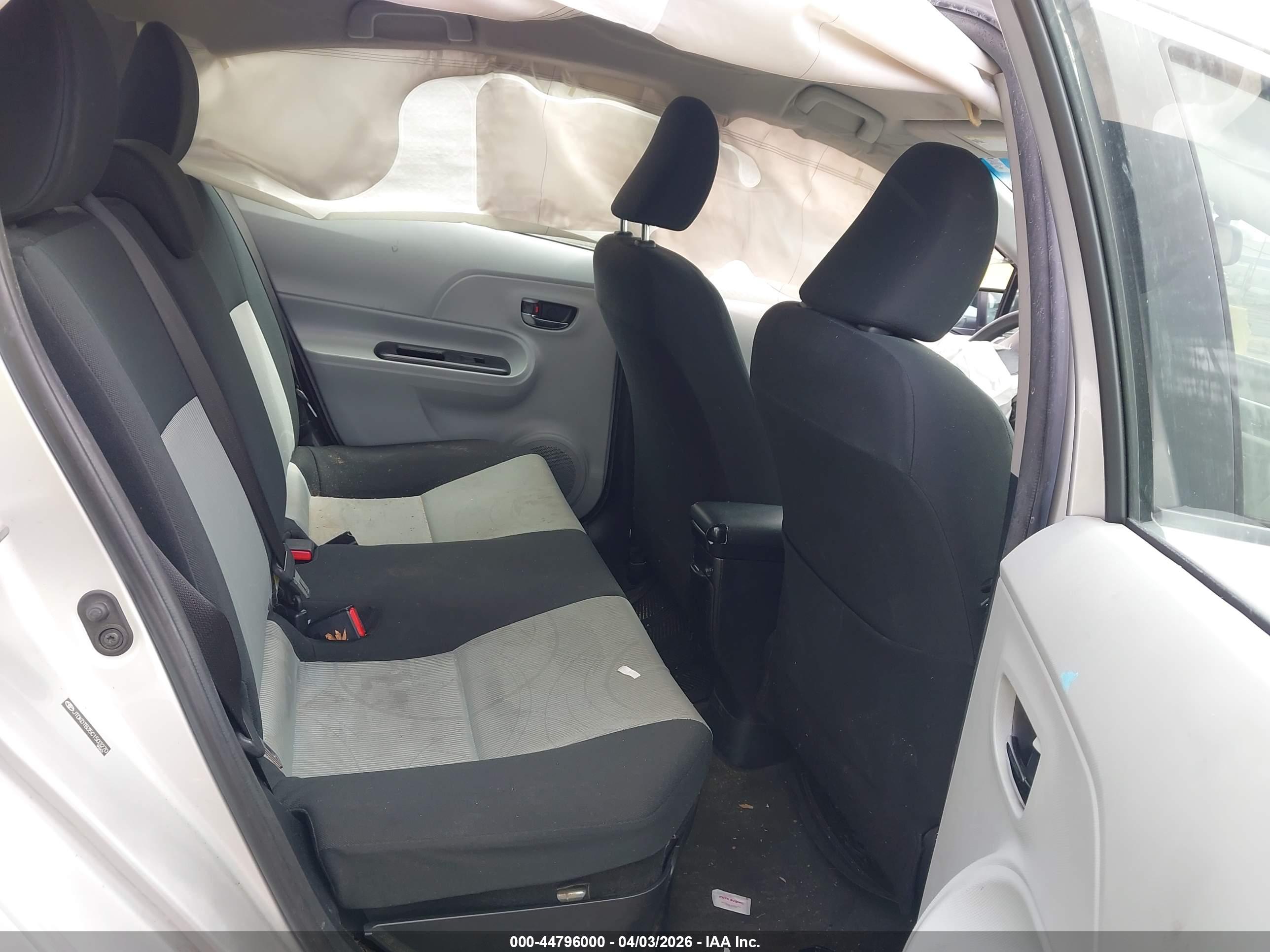 TOYOTA PRIUS image 8