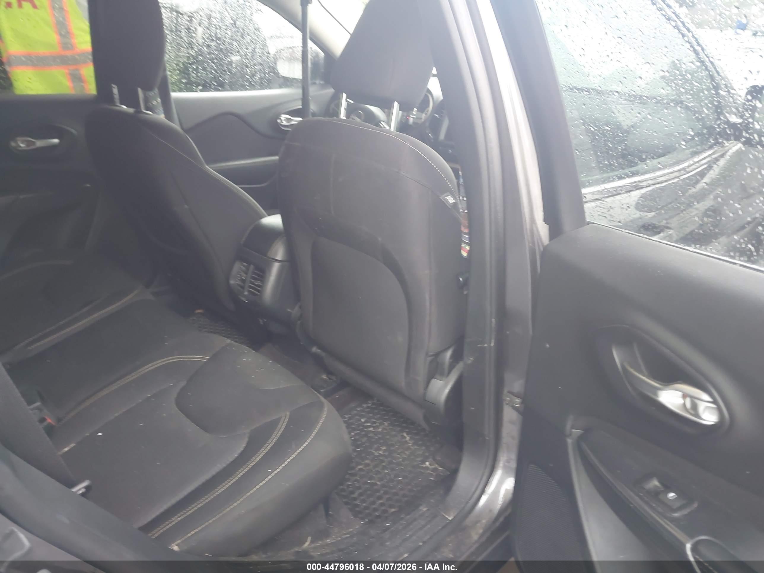 JEEP CHEROKEE image 8