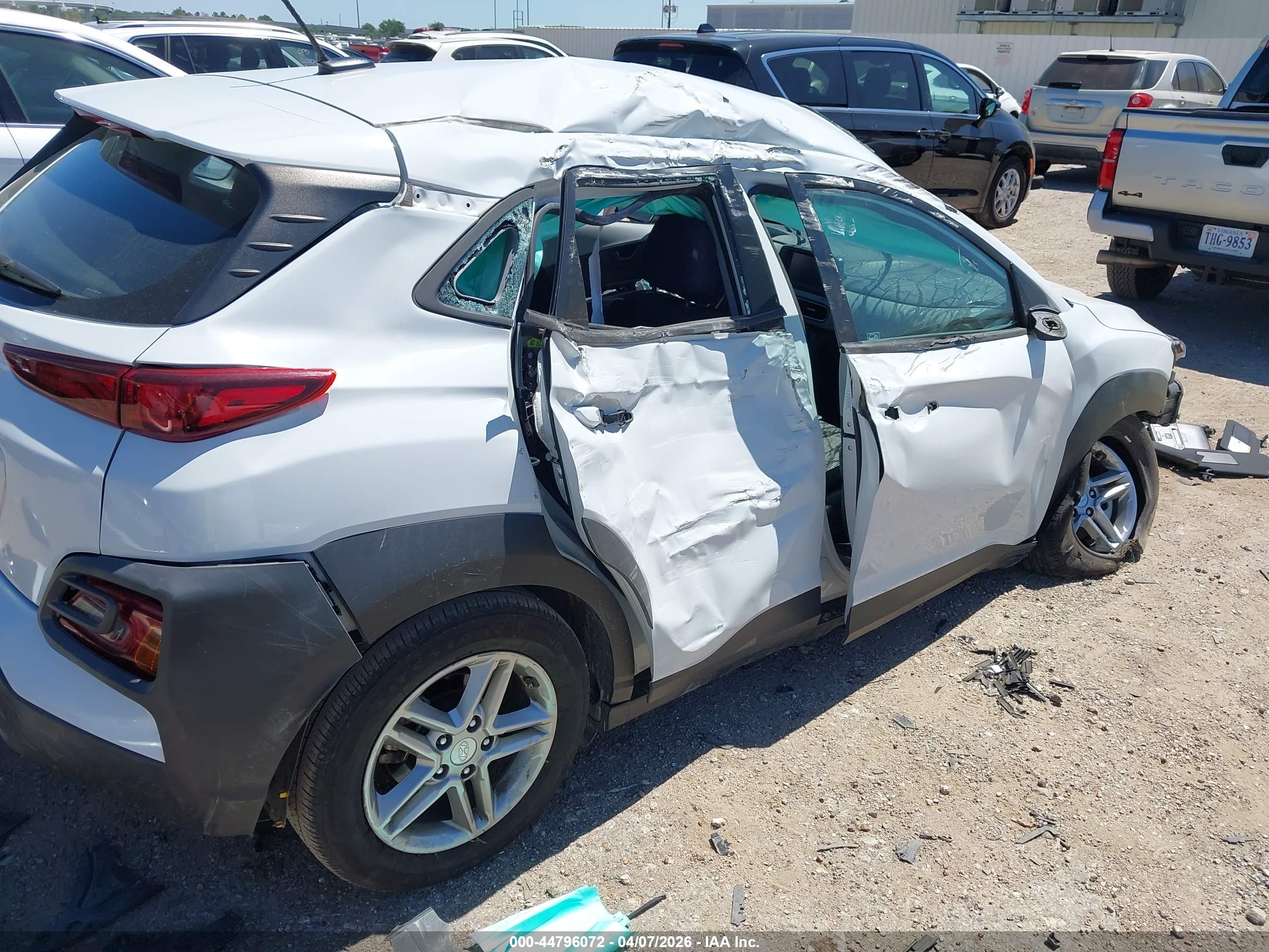 HYUNDAI KONA image 4