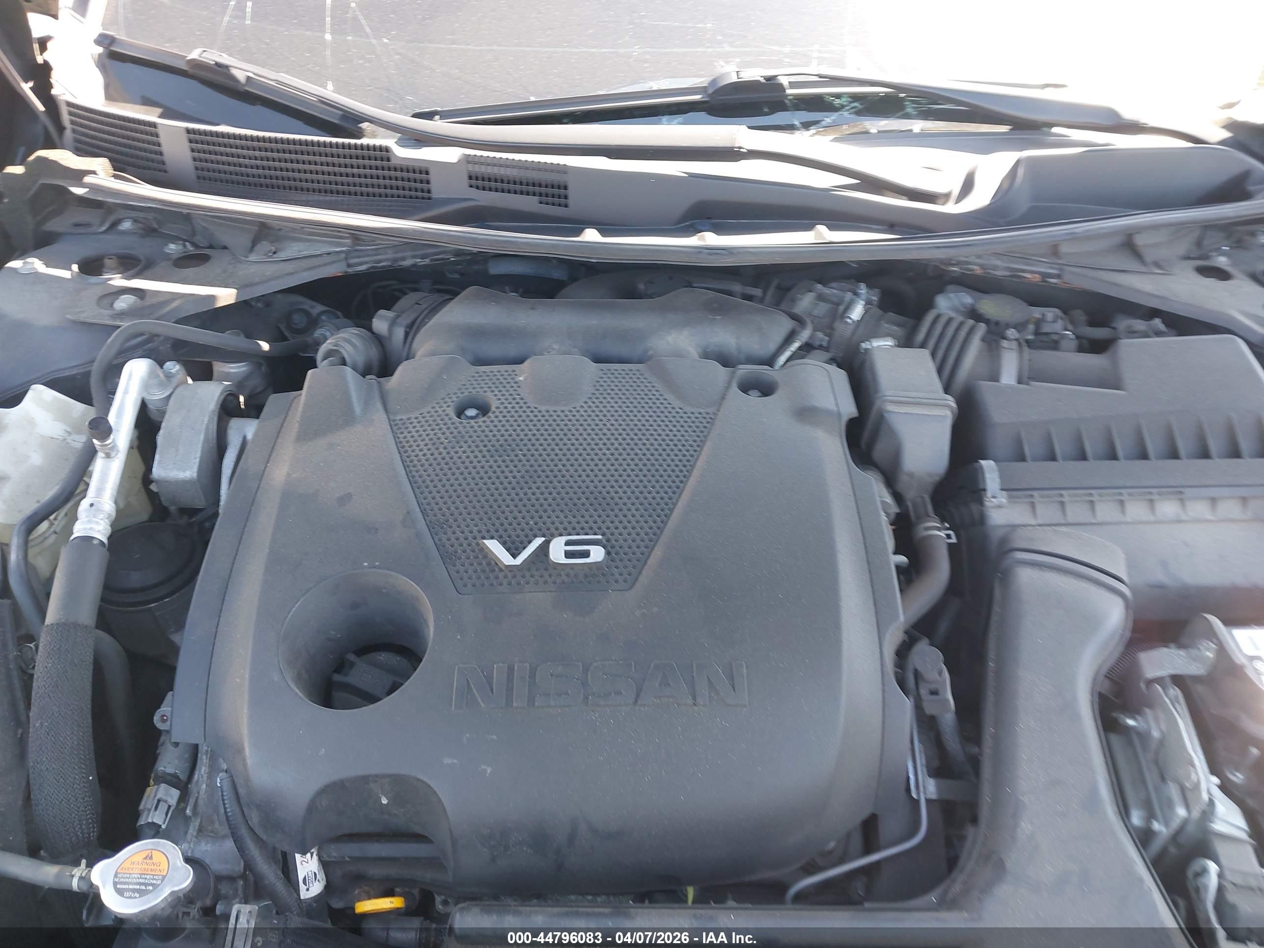 NISSAN MAXIMA image 10