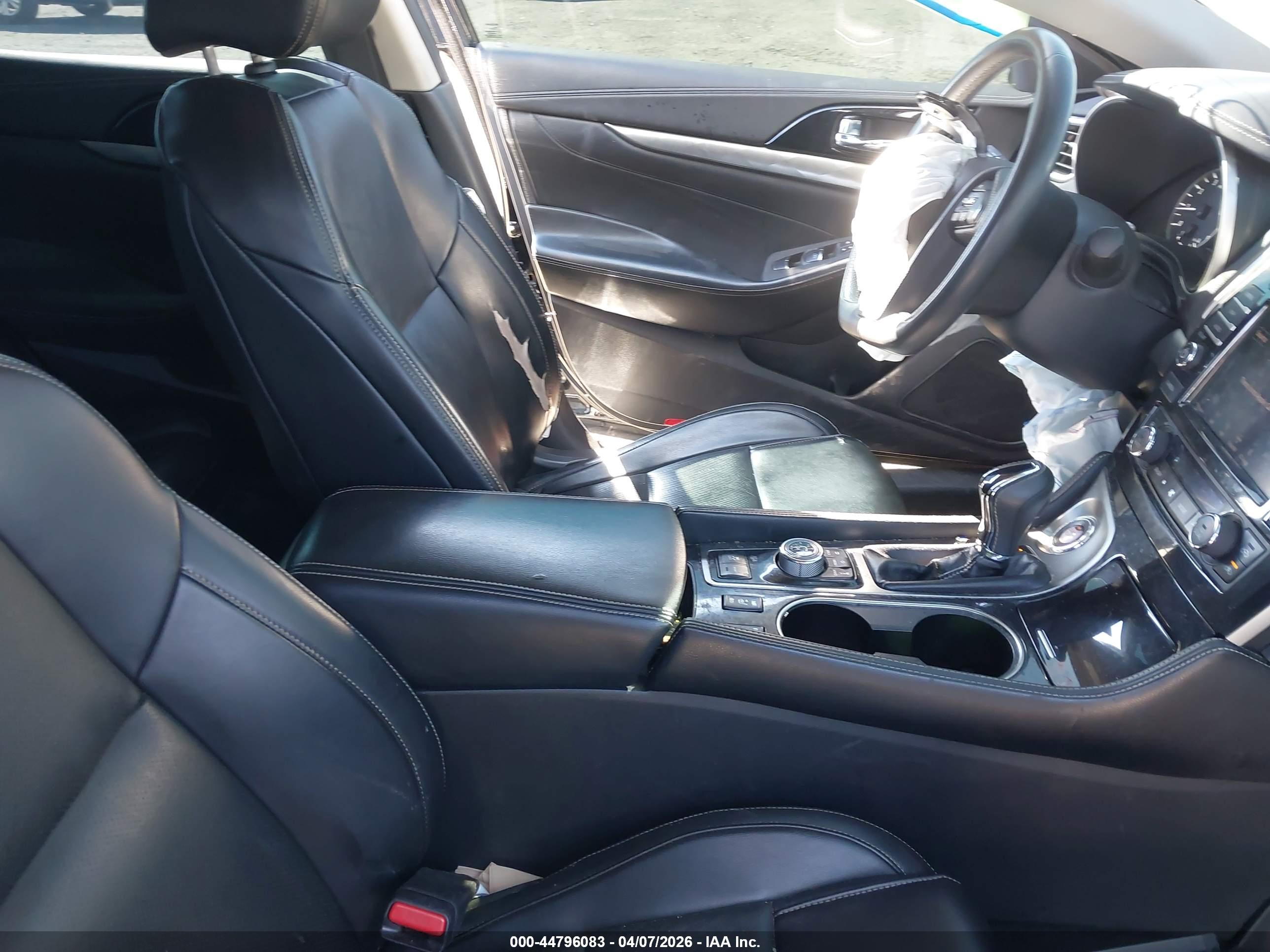 NISSAN MAXIMA image 5
