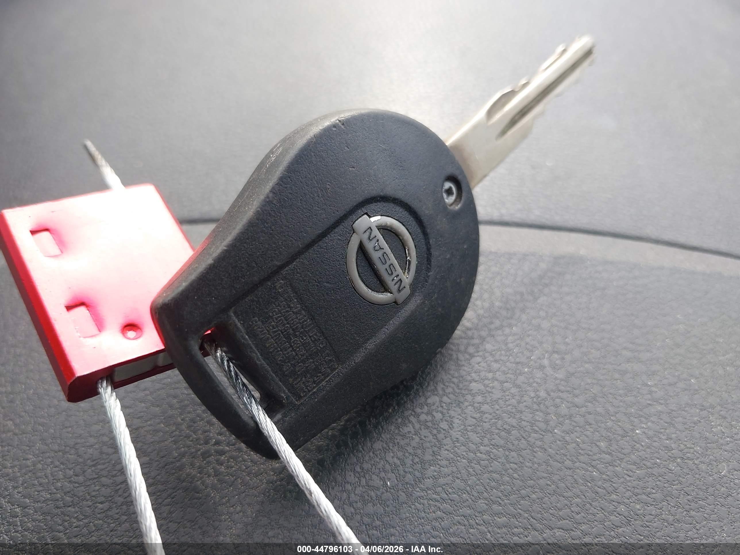 NISSAN VERSA image 11