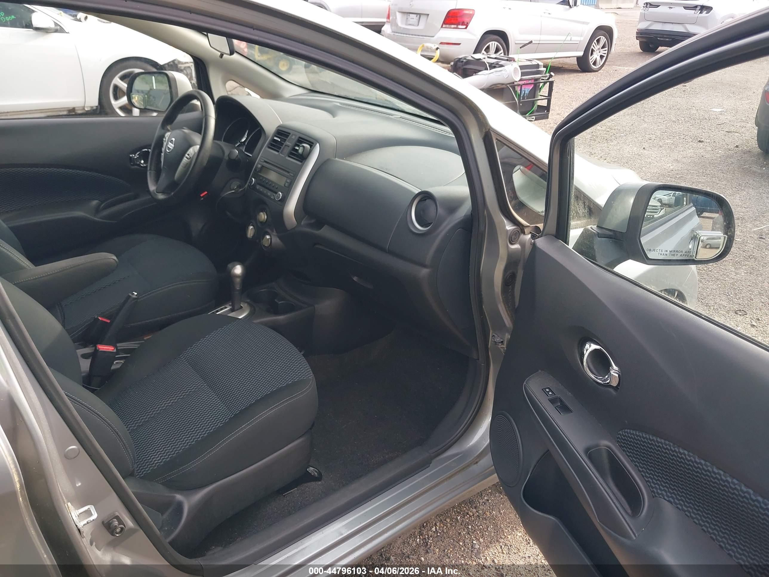 NISSAN VERSA image 5