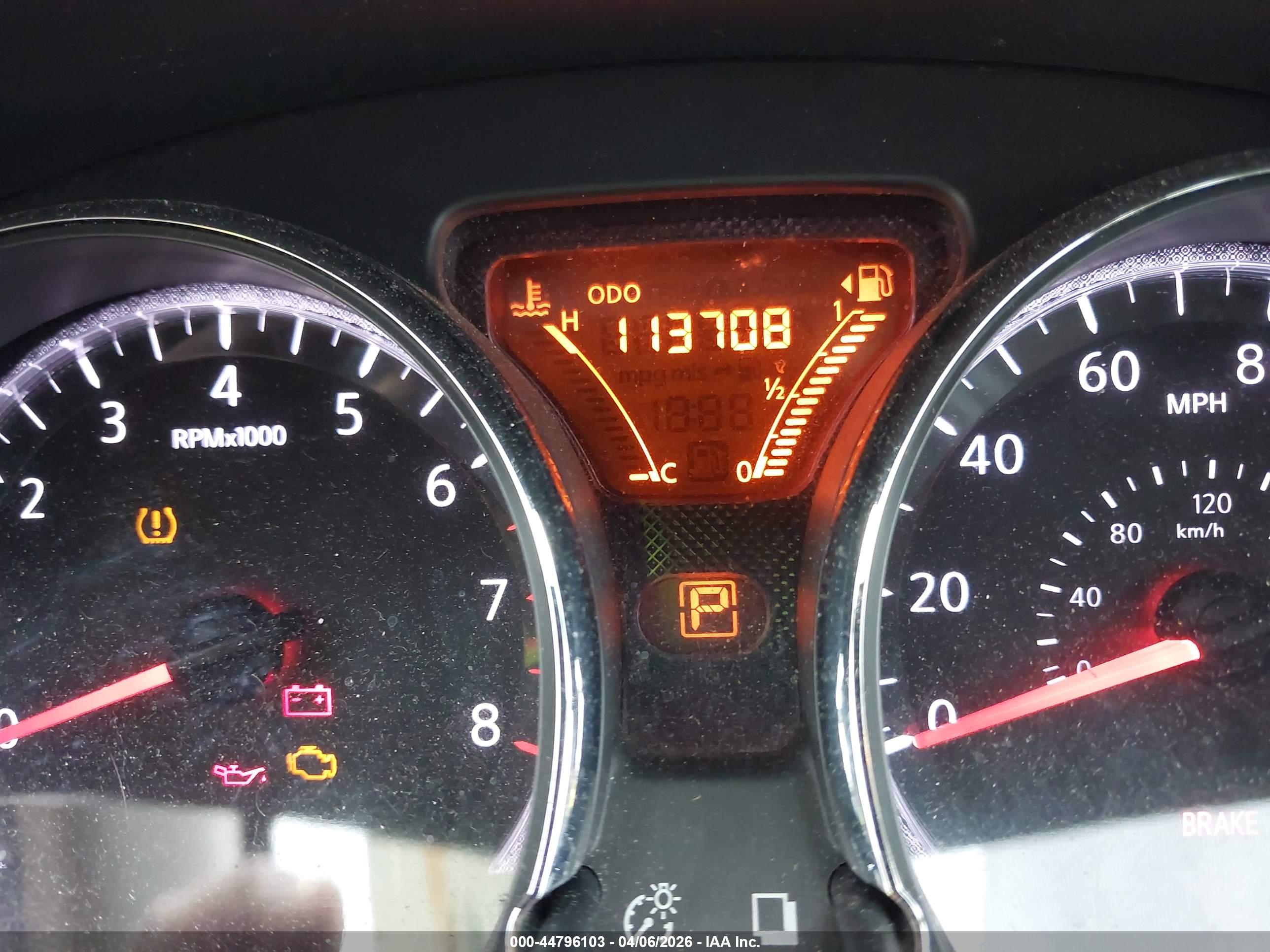 NISSAN VERSA image 7