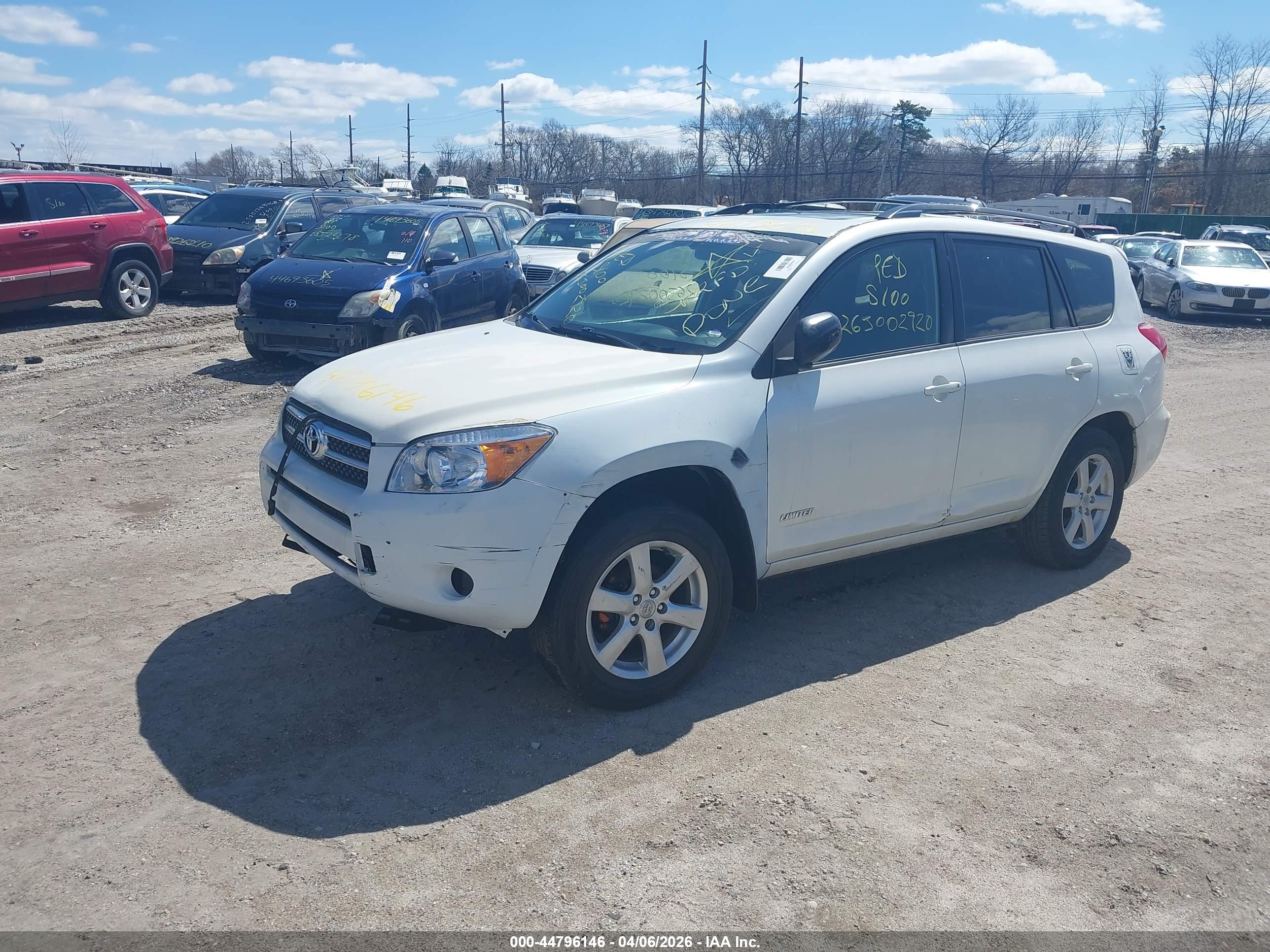TOYOTA RAV4 image 2