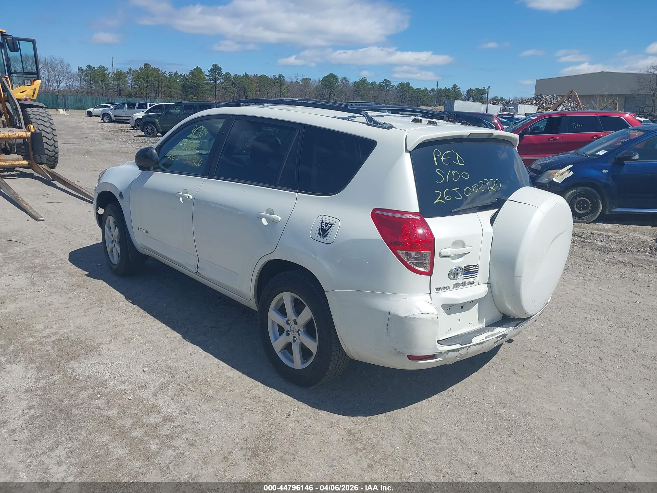 TOYOTA RAV4 image 3