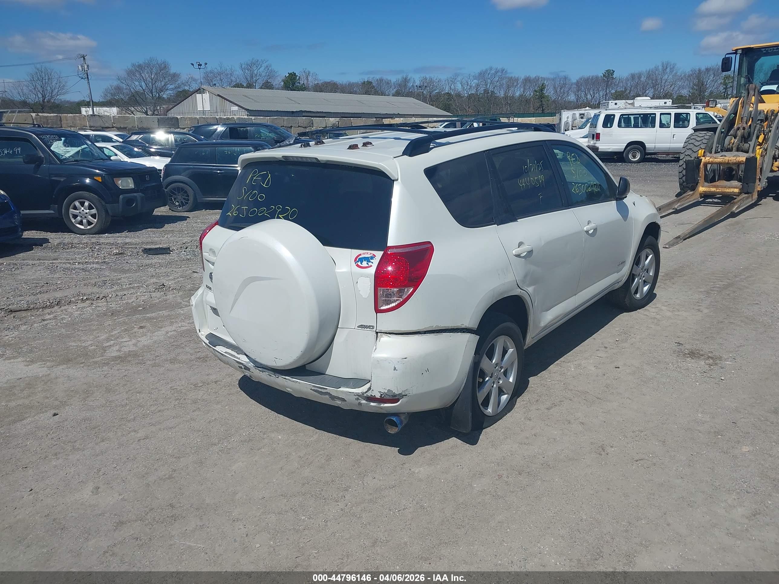 TOYOTA RAV4 image 4