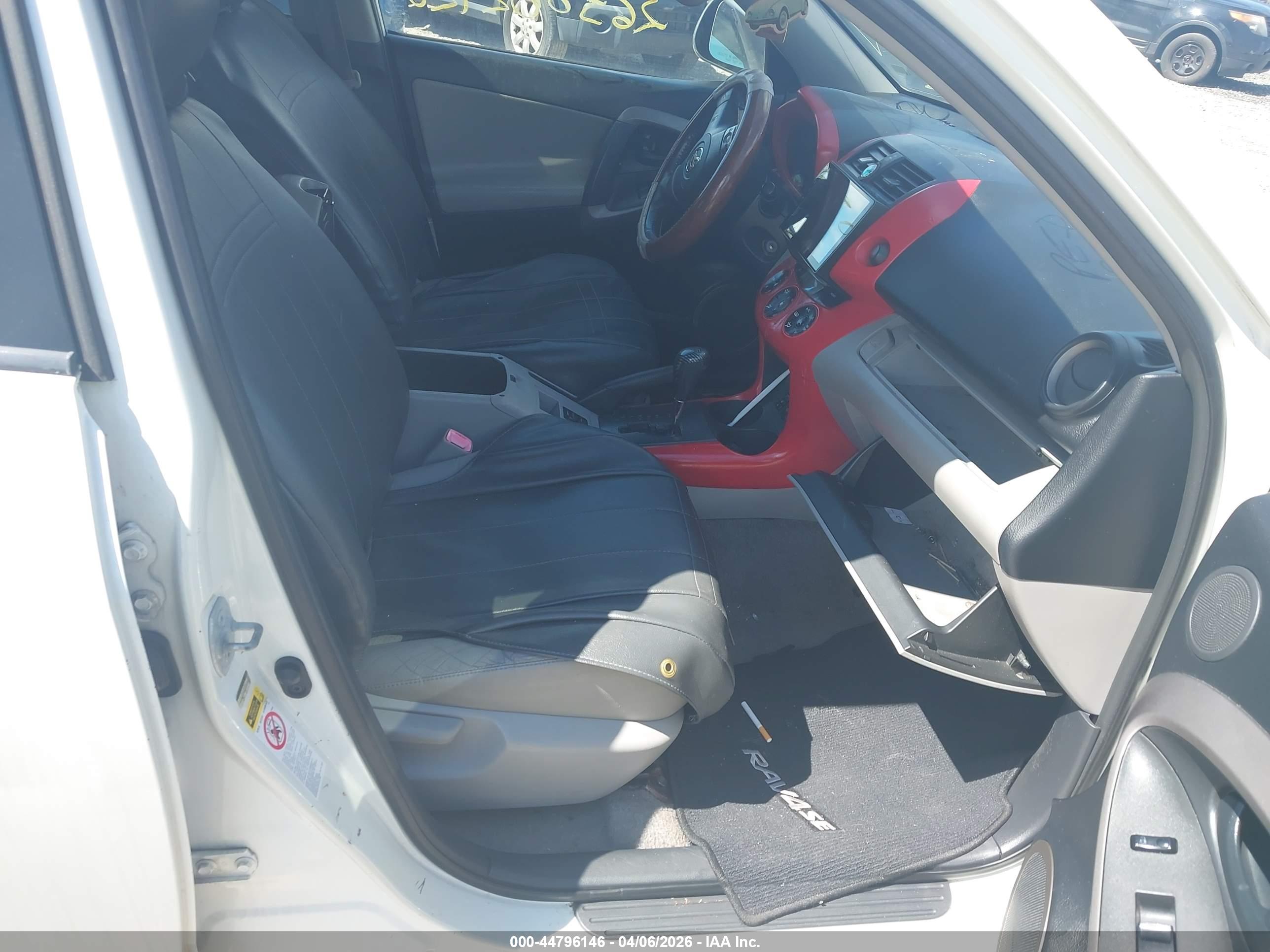 TOYOTA RAV4 image 5