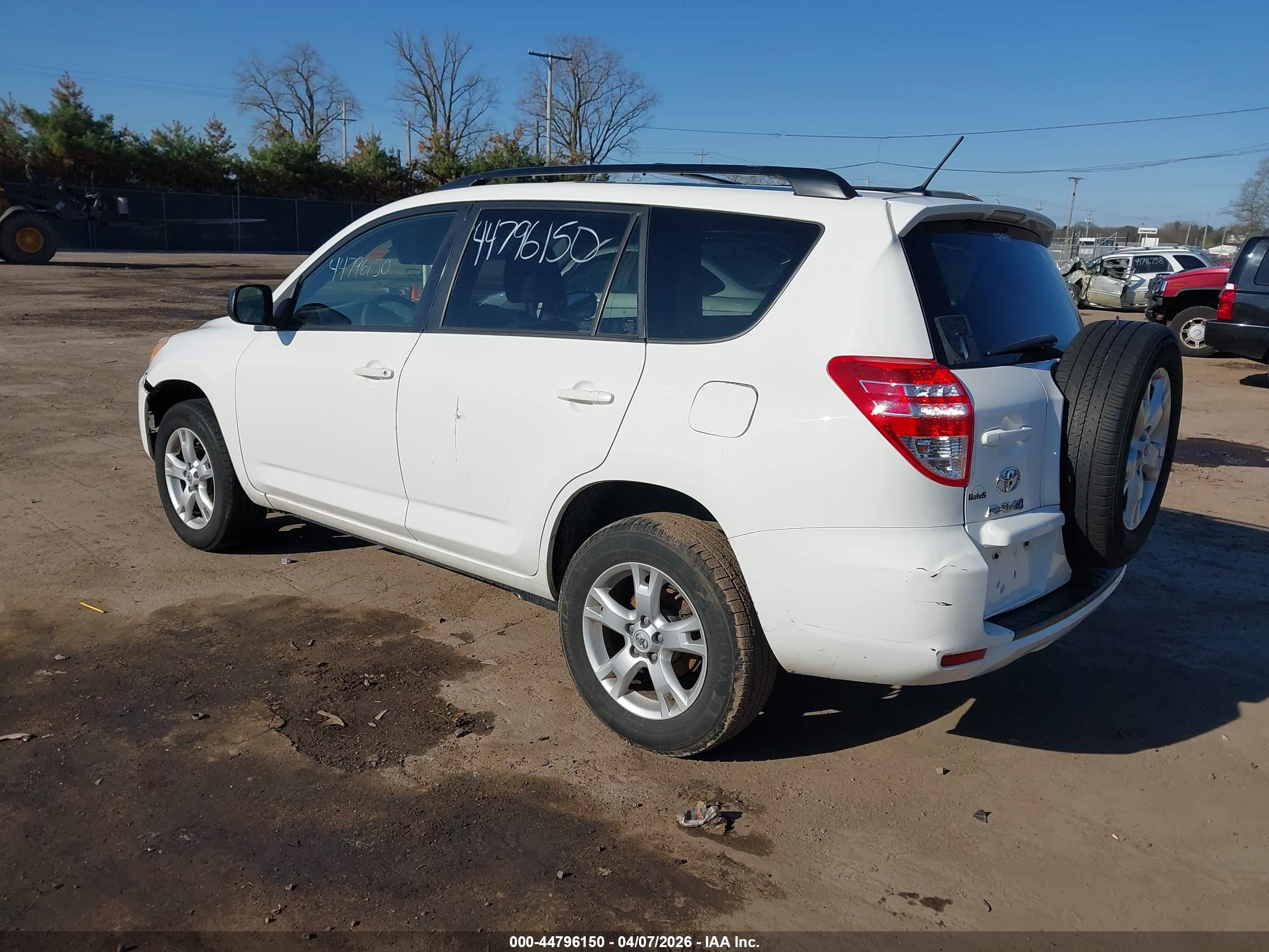 TOYOTA RAV4 image 3