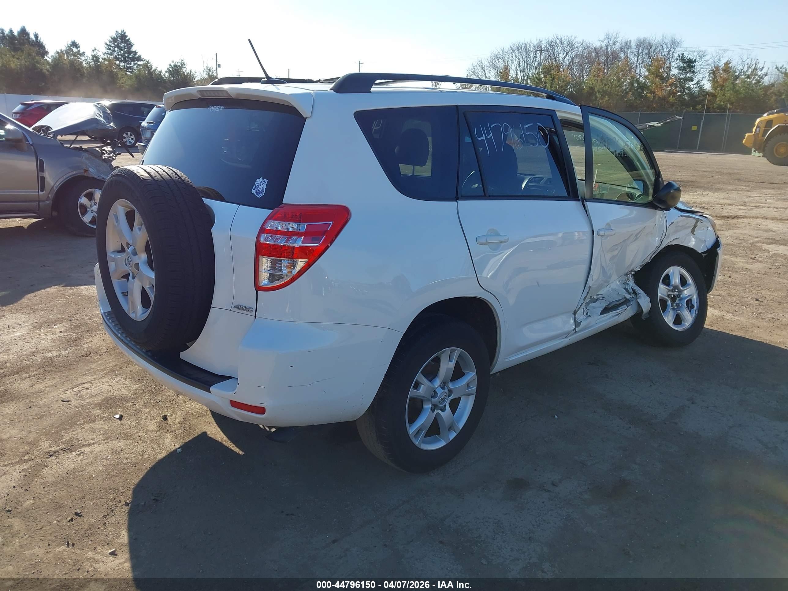 TOYOTA RAV4 image 4