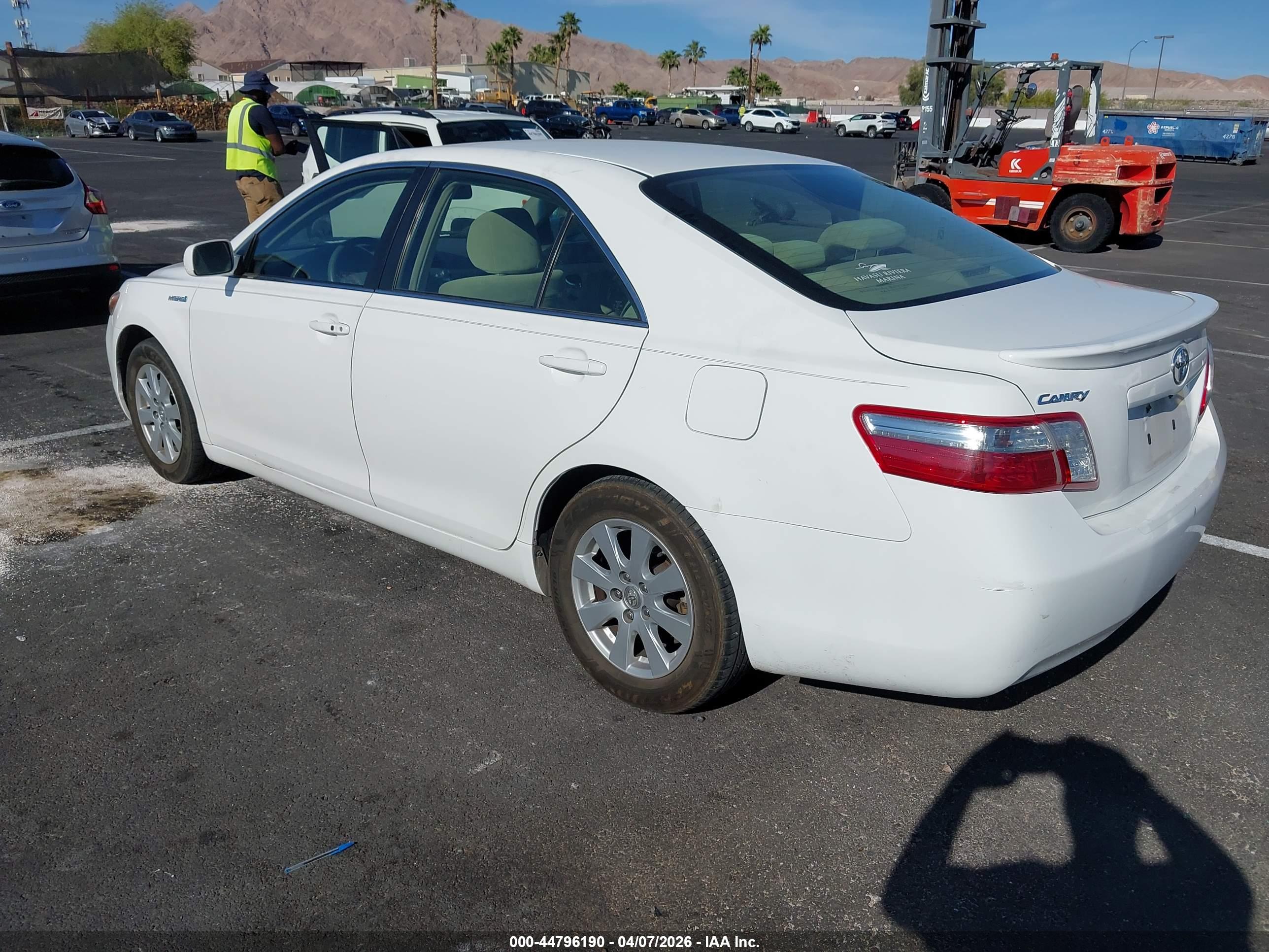 TOYOTA CAMRY image 3
