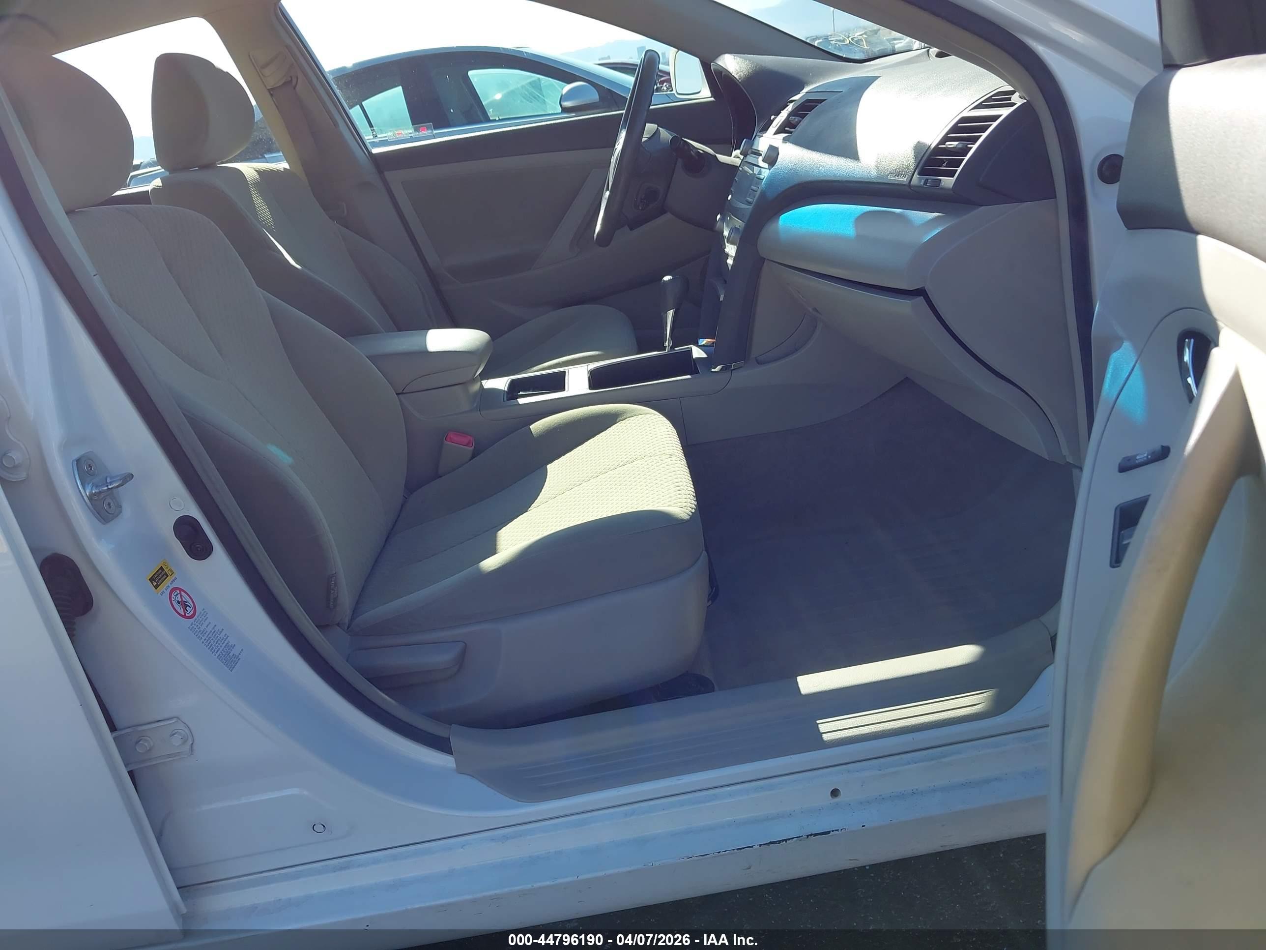 TOYOTA CAMRY image 5