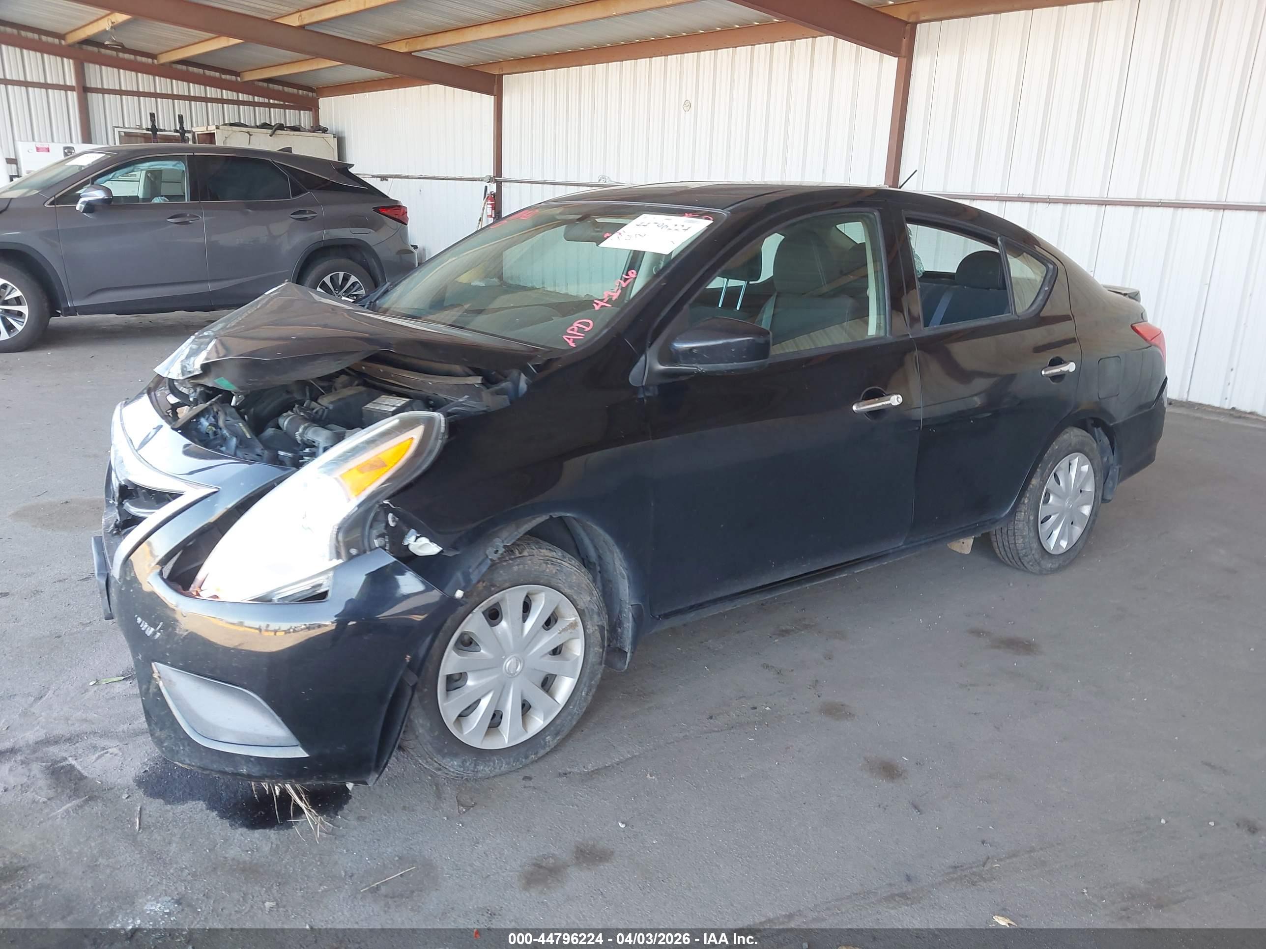NISSAN VERSA image 2