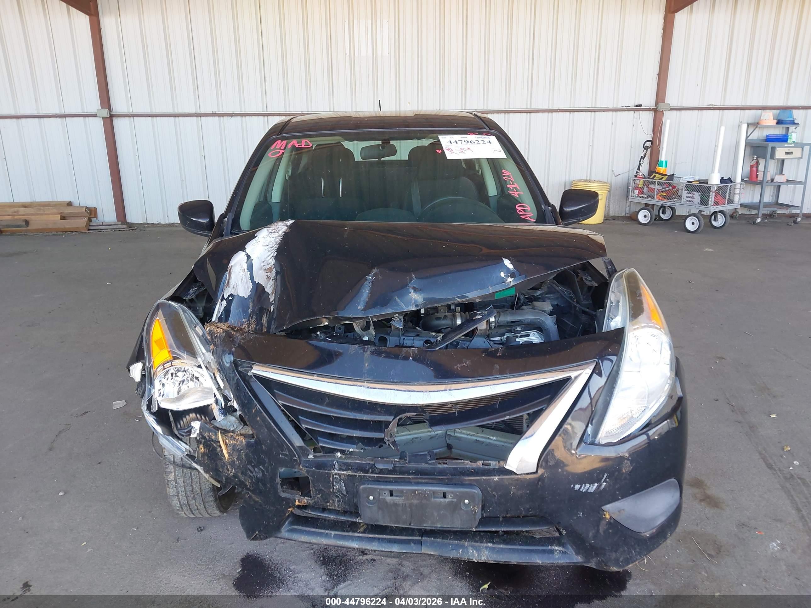 NISSAN VERSA image 6
