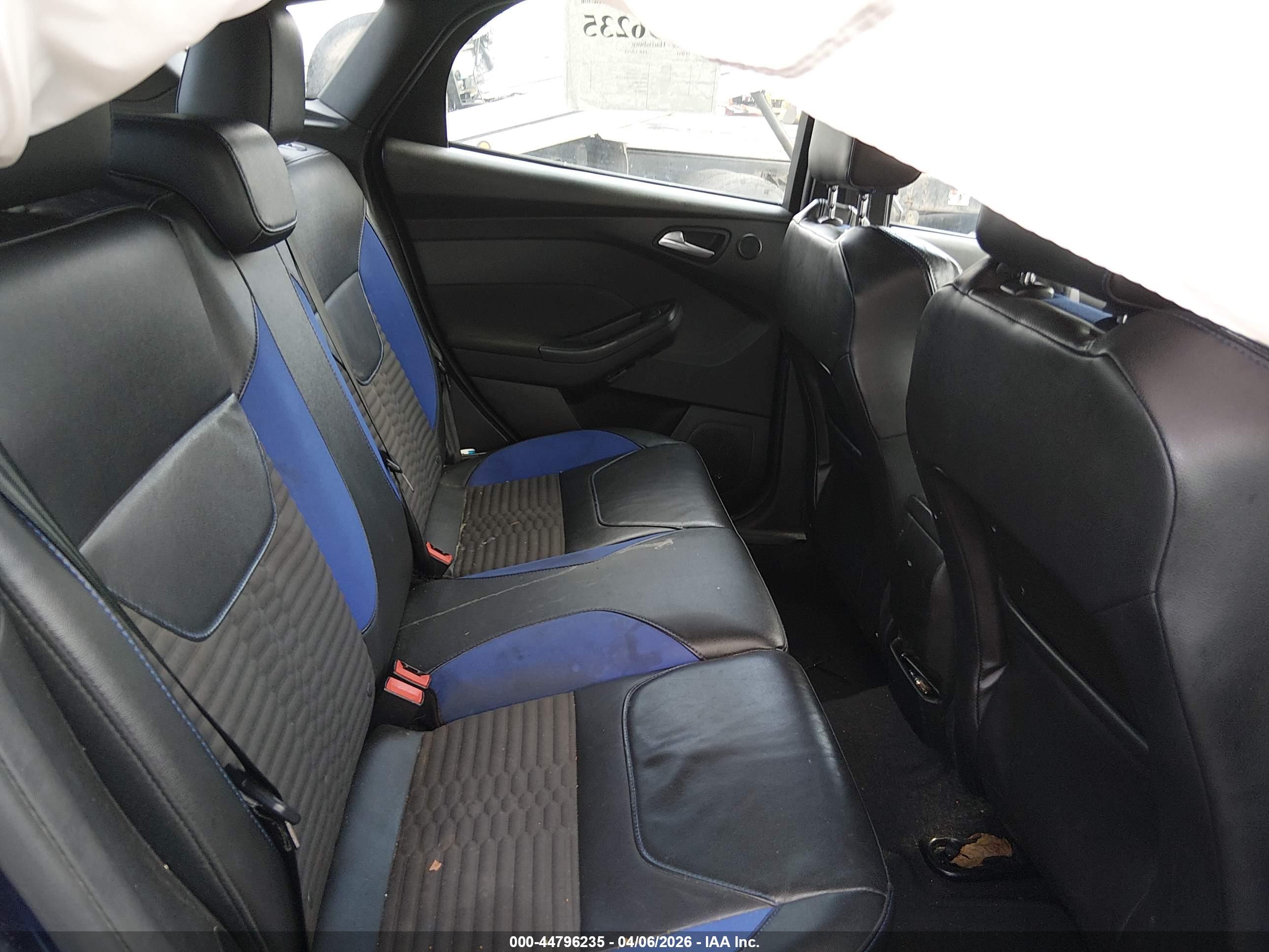 FORD FOCUS image 8