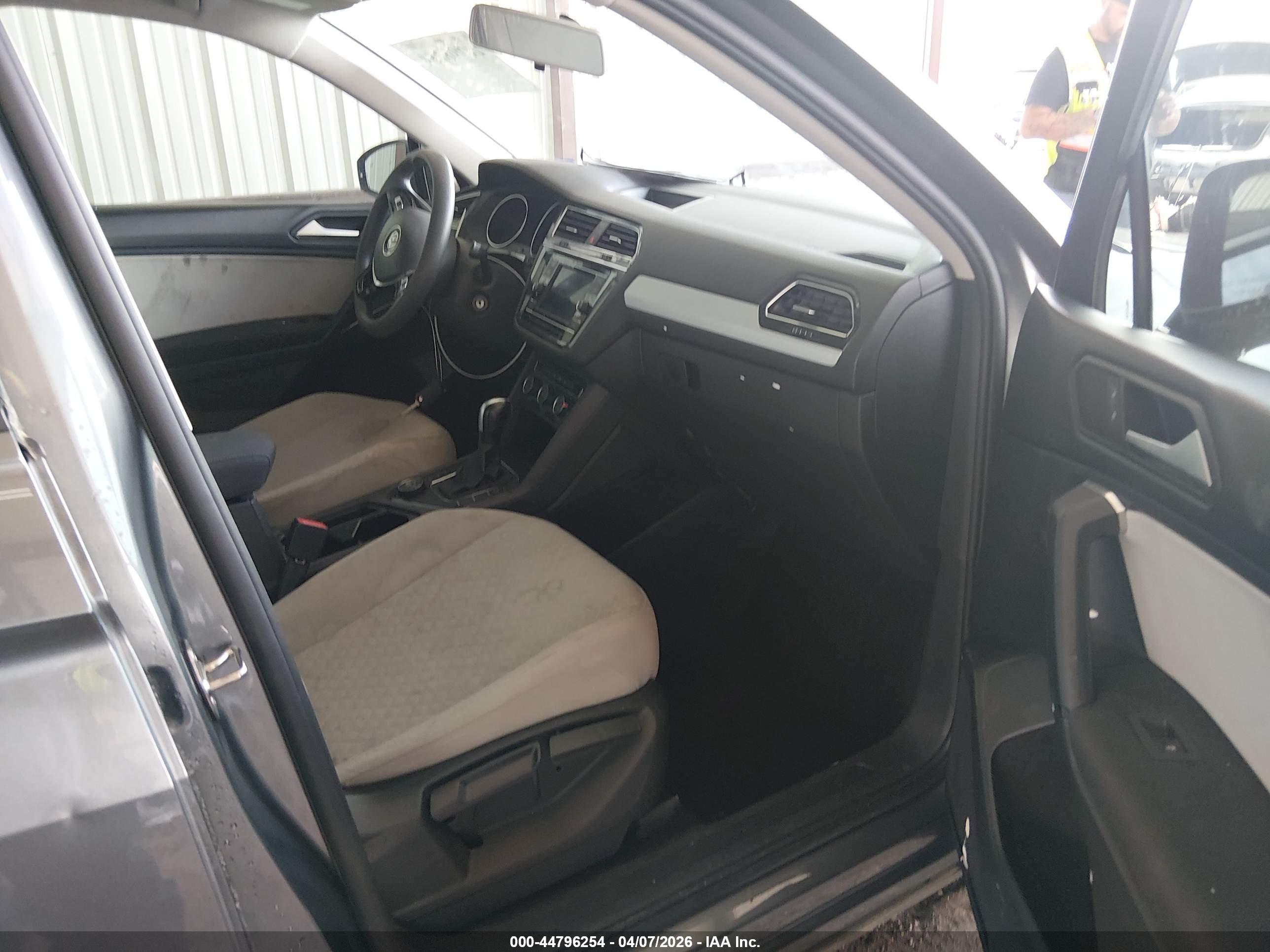 VOLKSWAGEN TIGUAN image 5