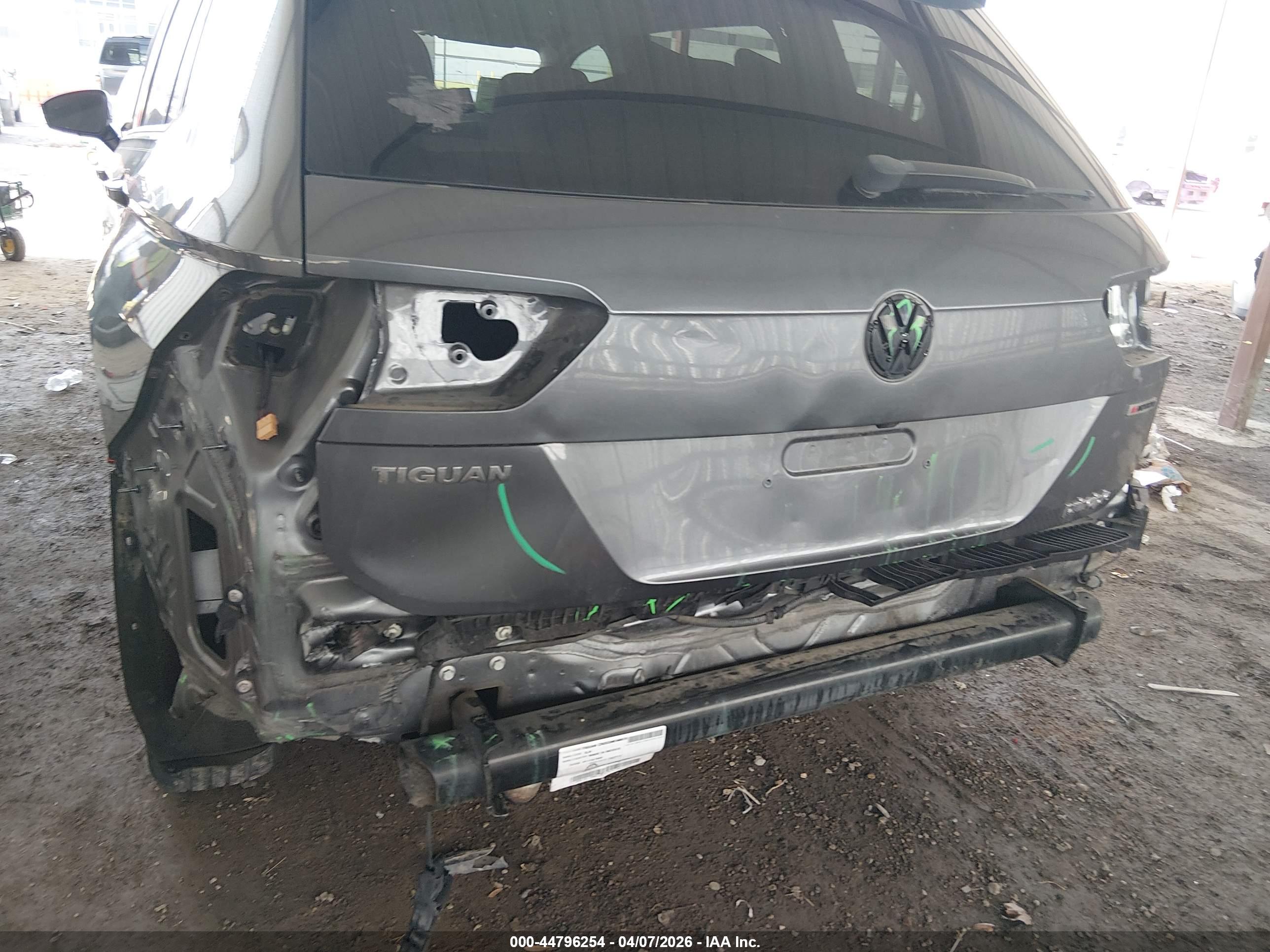 VOLKSWAGEN TIGUAN image 6