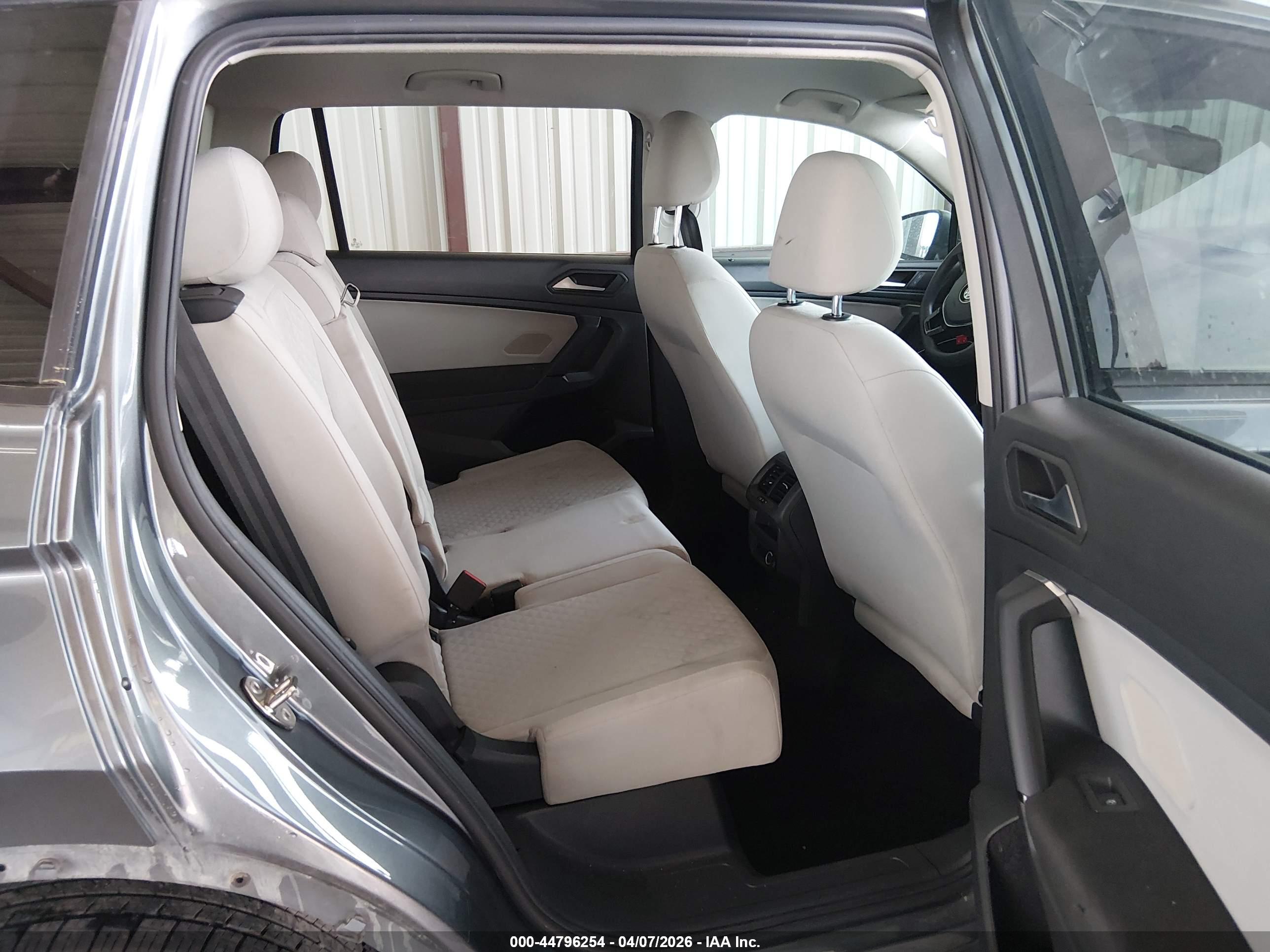 VOLKSWAGEN TIGUAN image 8