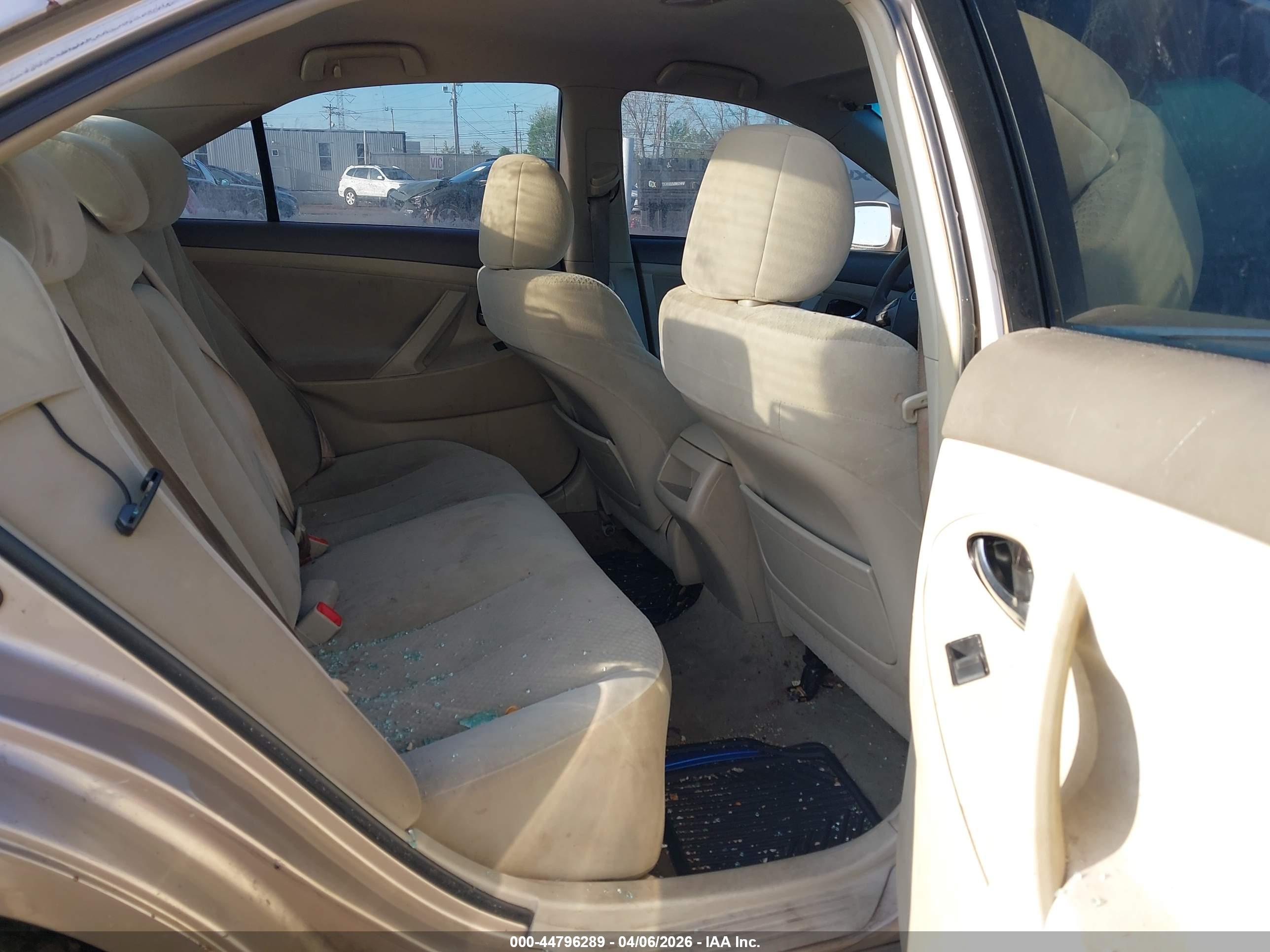 TOYOTA CAMRY image 8