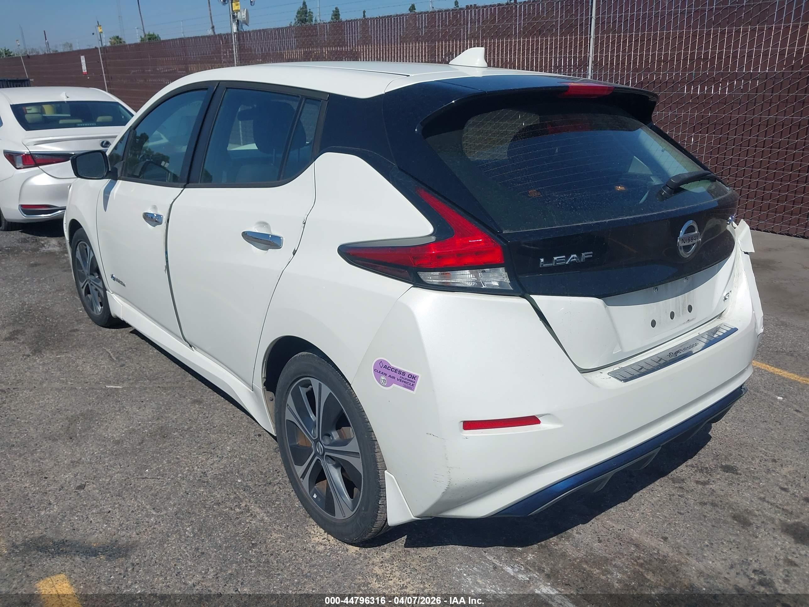 NISSAN LEAF image 3
