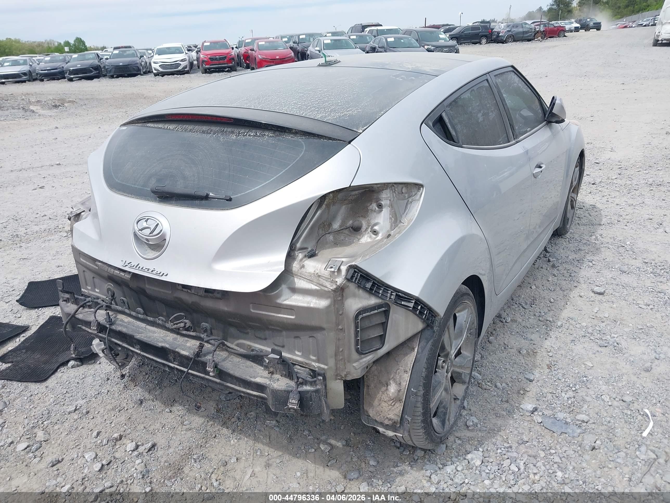 HYUNDAI VELOSTER image 4
