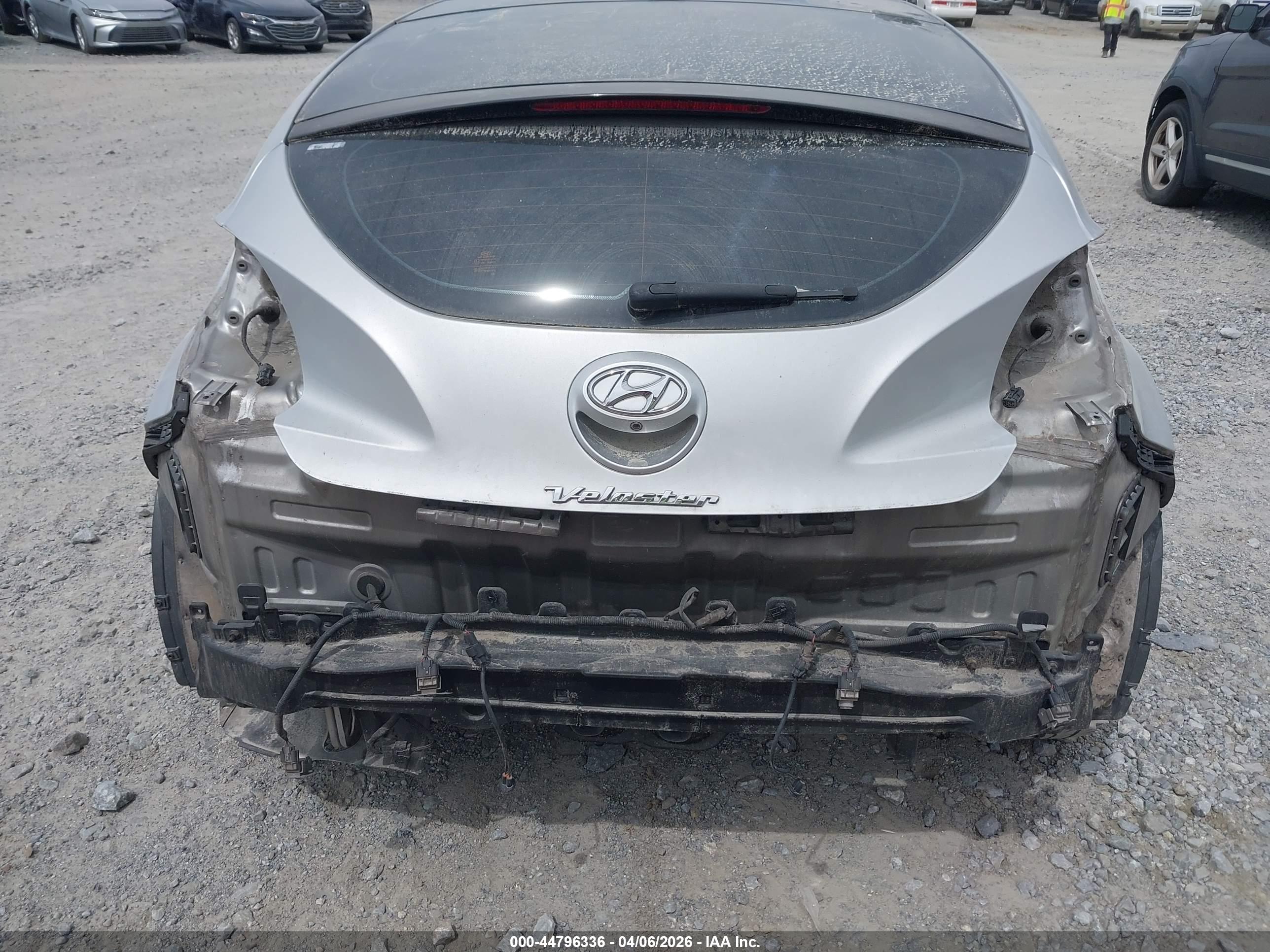 HYUNDAI VELOSTER image 6