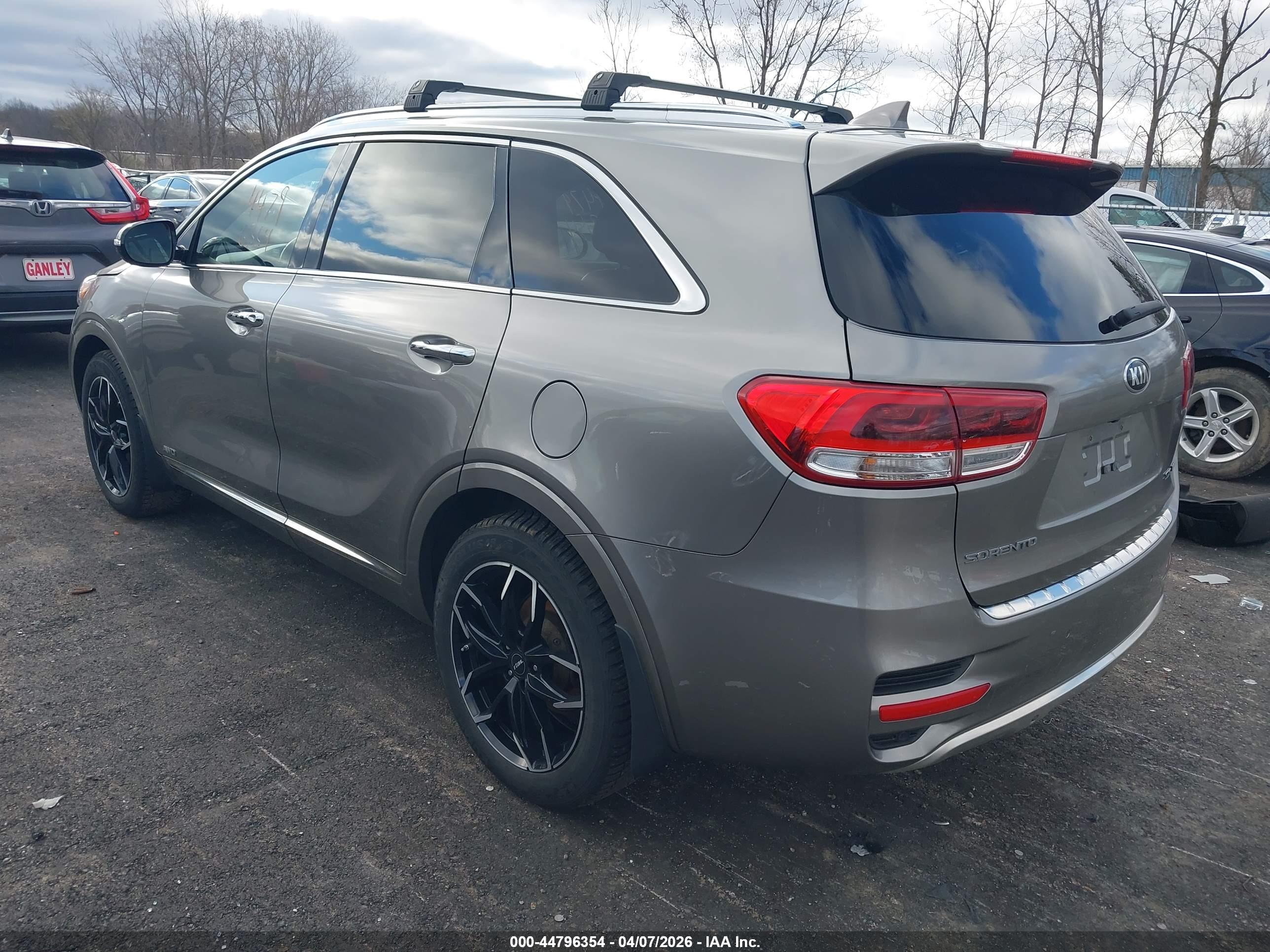 KIA SORENTO image 3