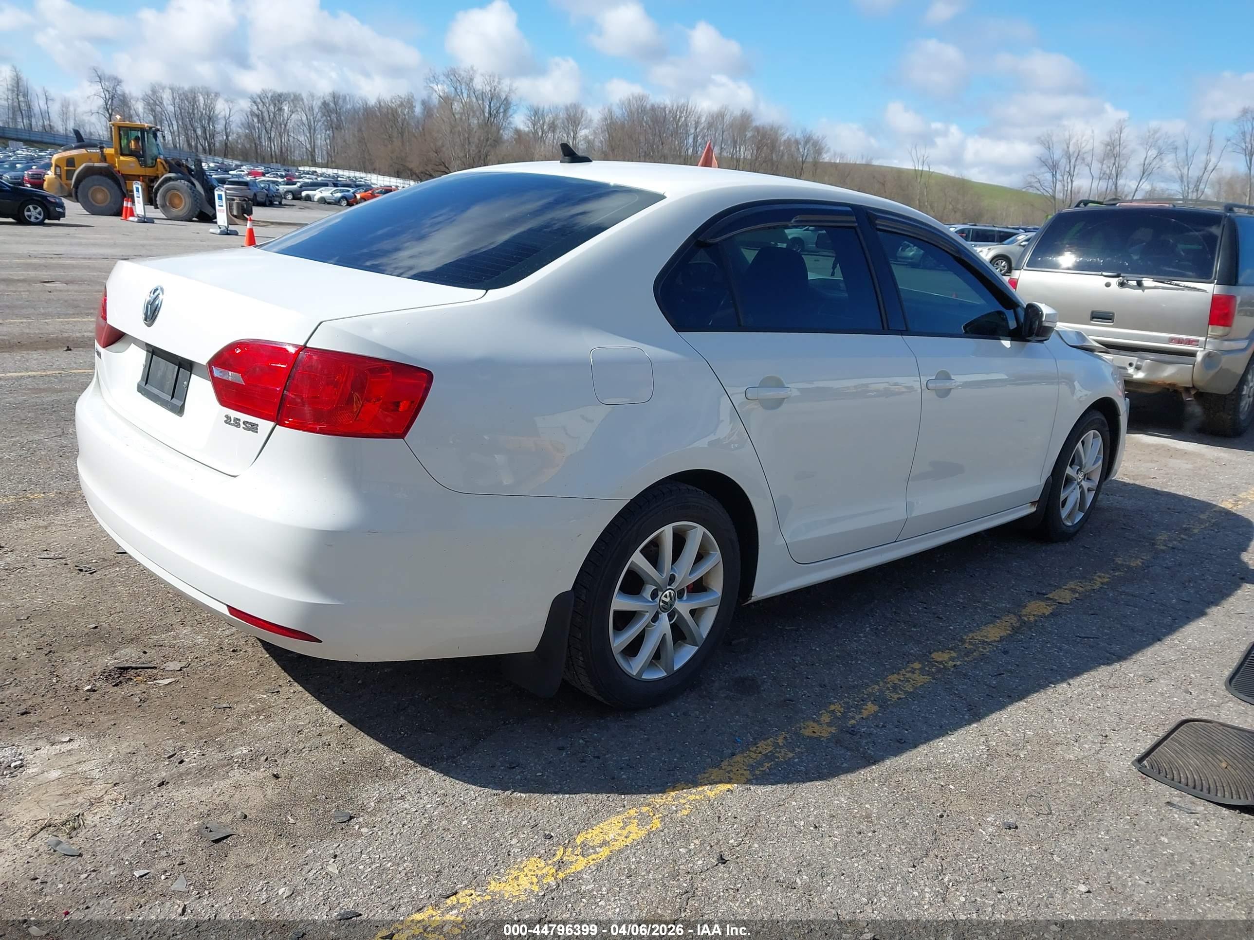 VOLKSWAGEN JETTA image 4