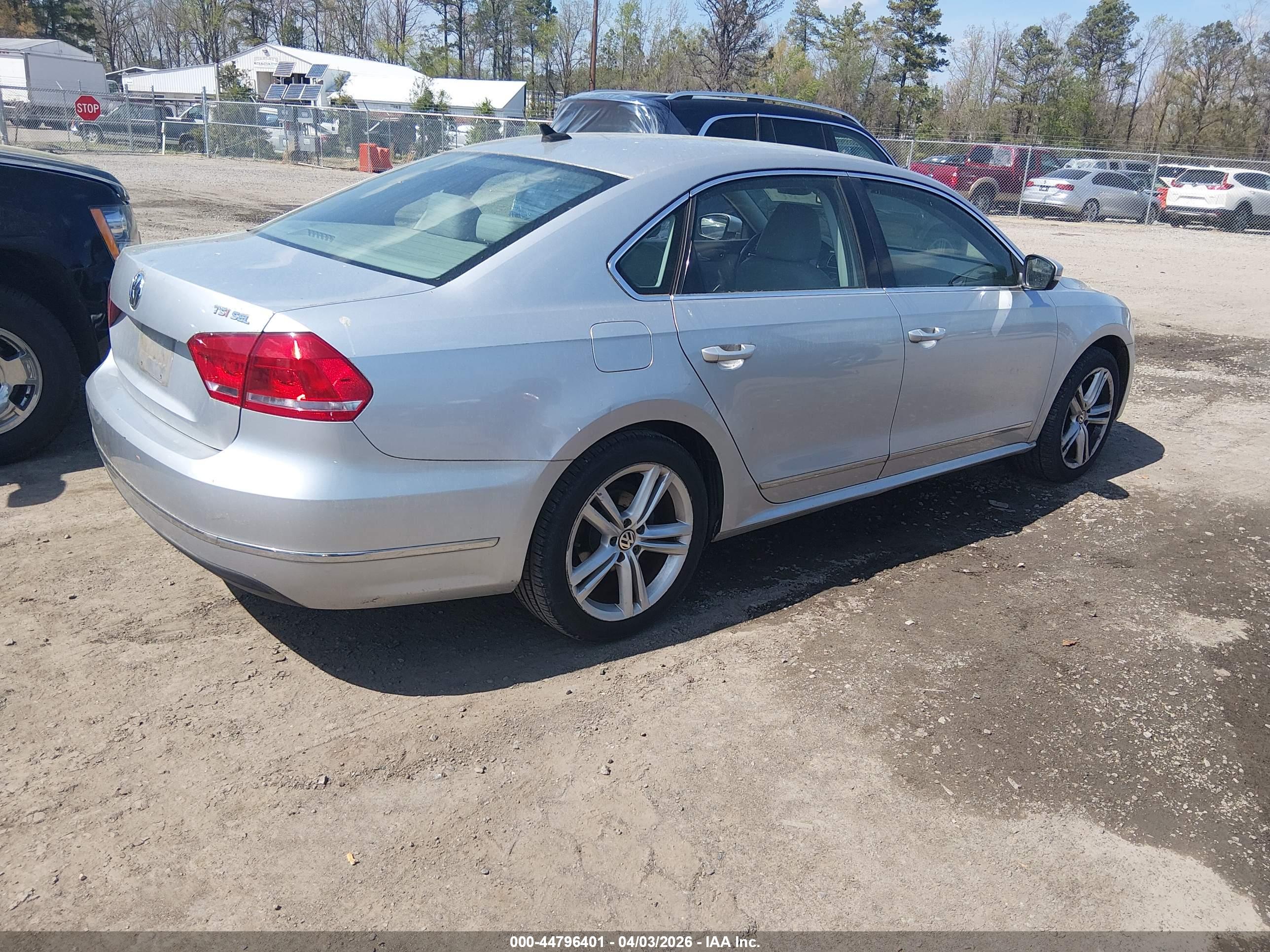 VOLKSWAGEN PASSAT image 4