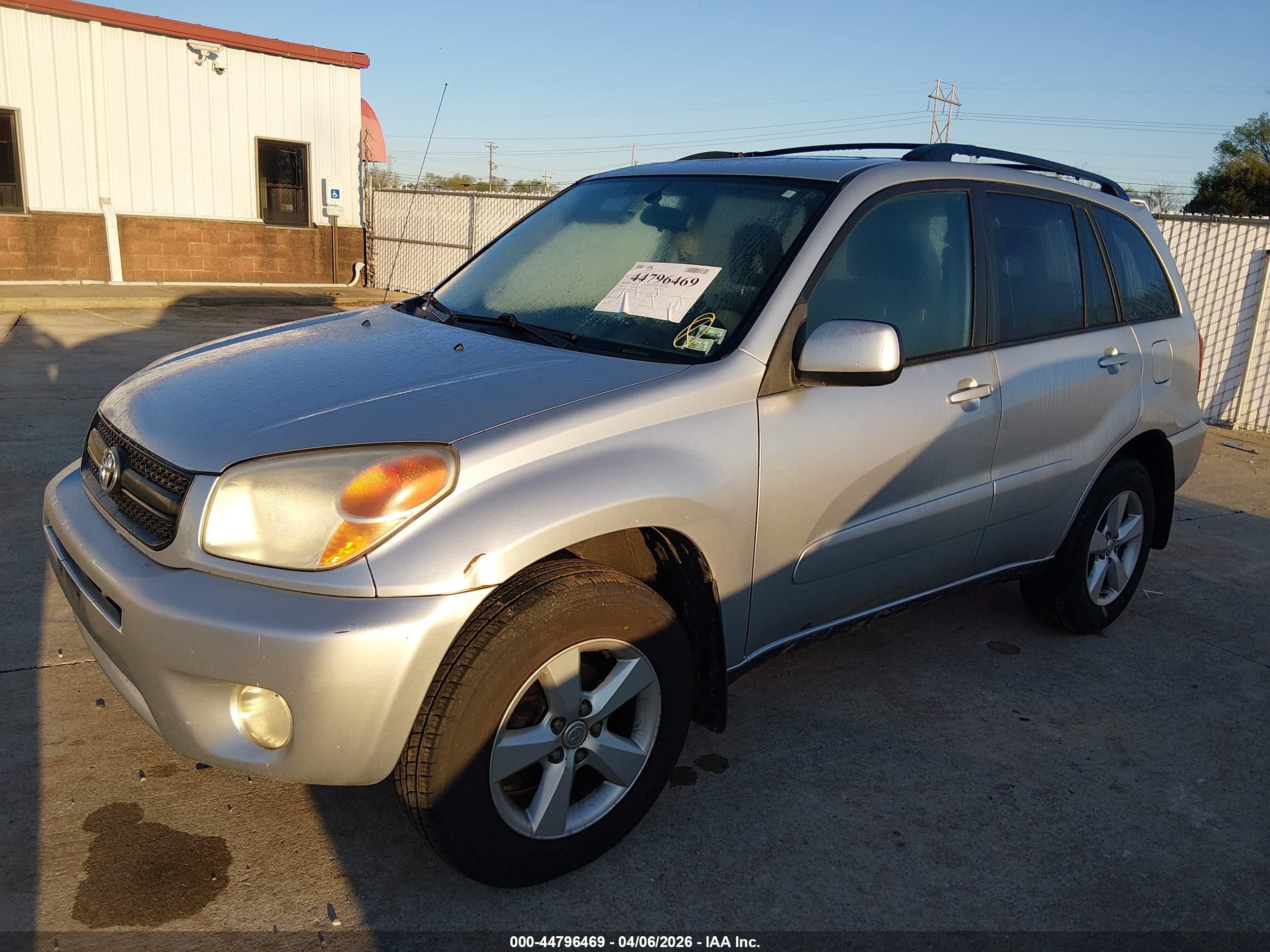 TOYOTA RAV4 image 2