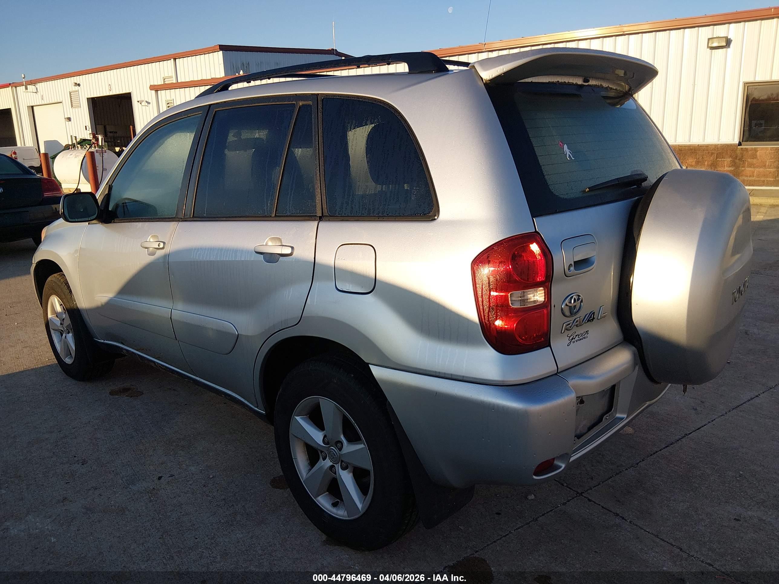 TOYOTA RAV4 image 3