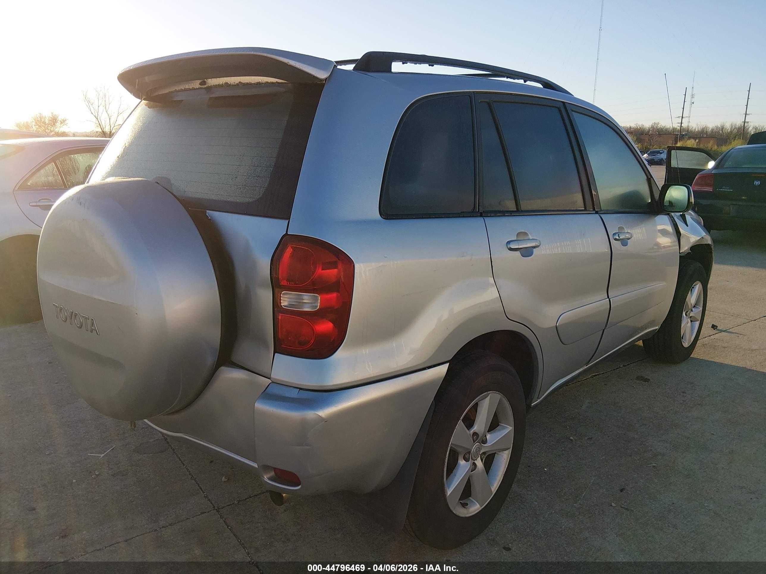 TOYOTA RAV4 image 4