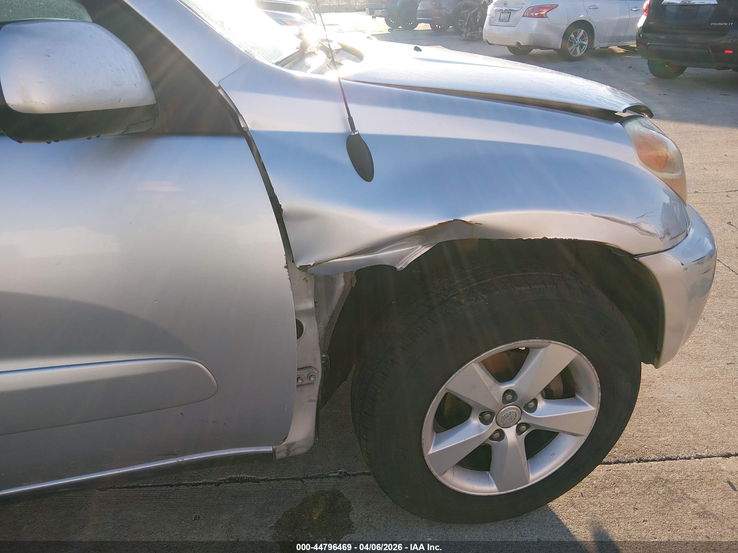 TOYOTA RAV4 image 6
