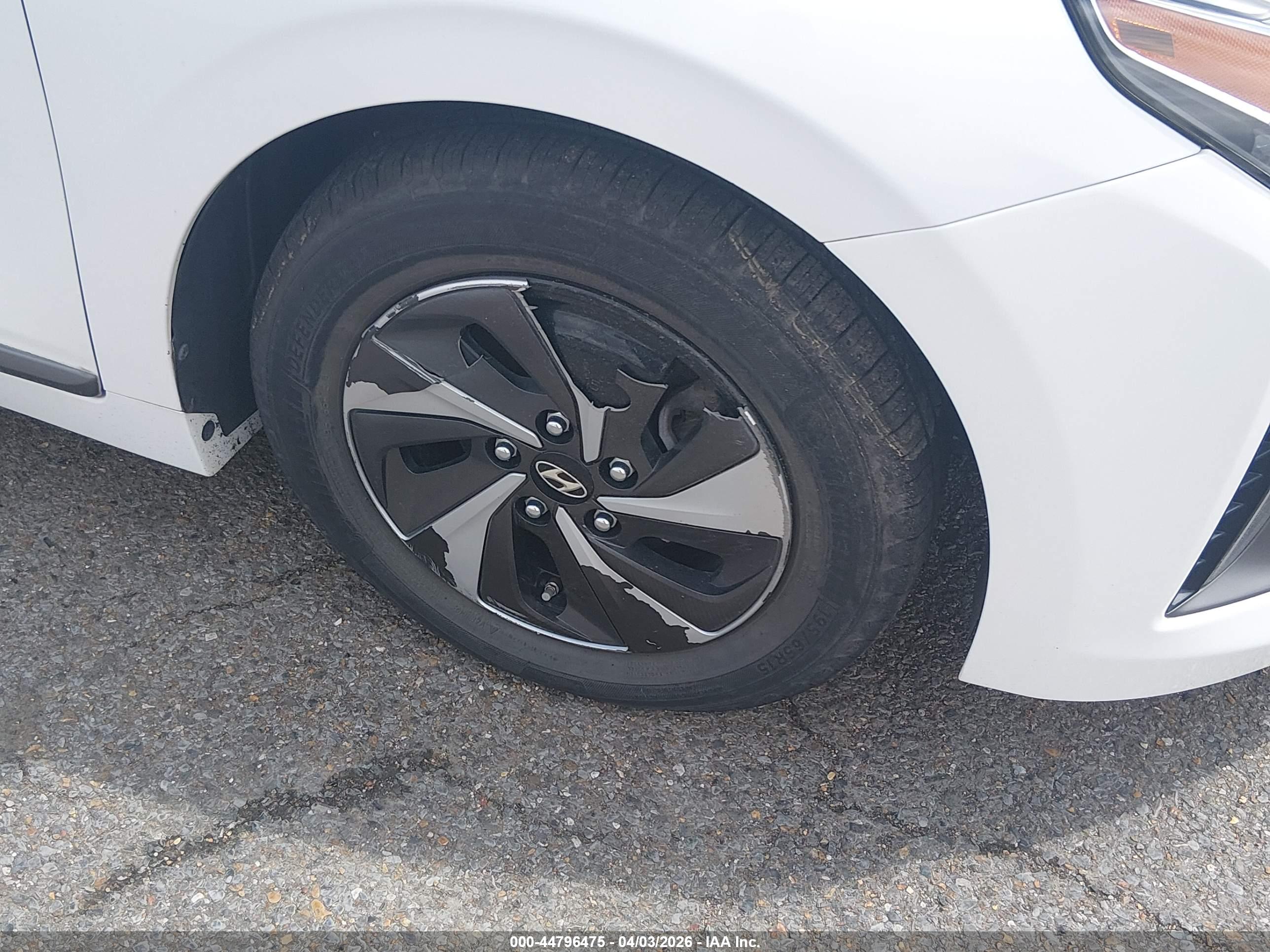HYUNDAI IONIQ image 6