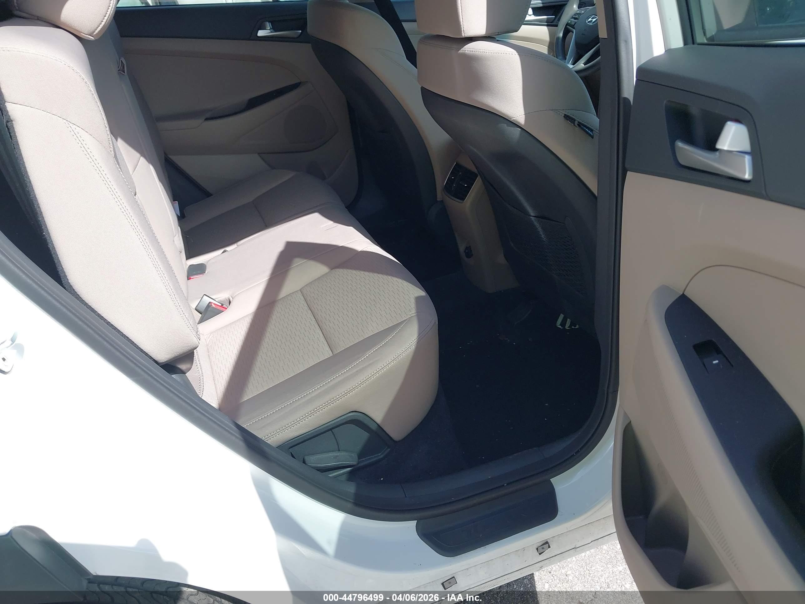 HYUNDAI TUCSON image 8