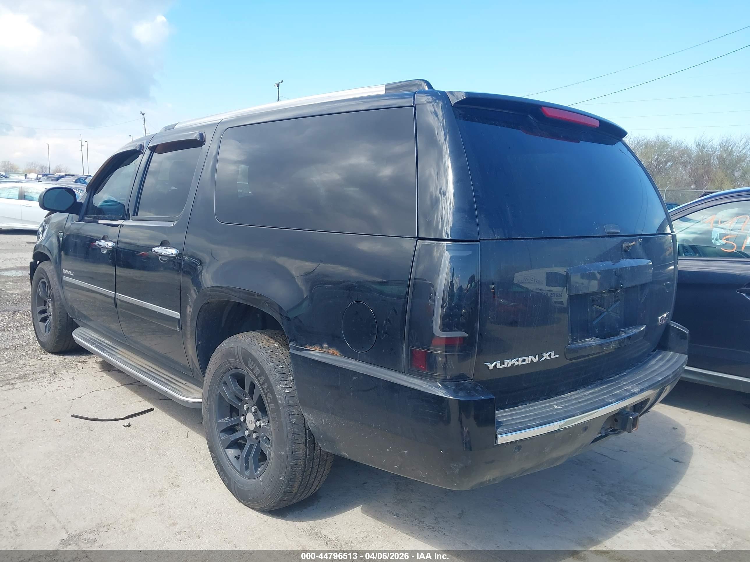 GMC YUKON image 3