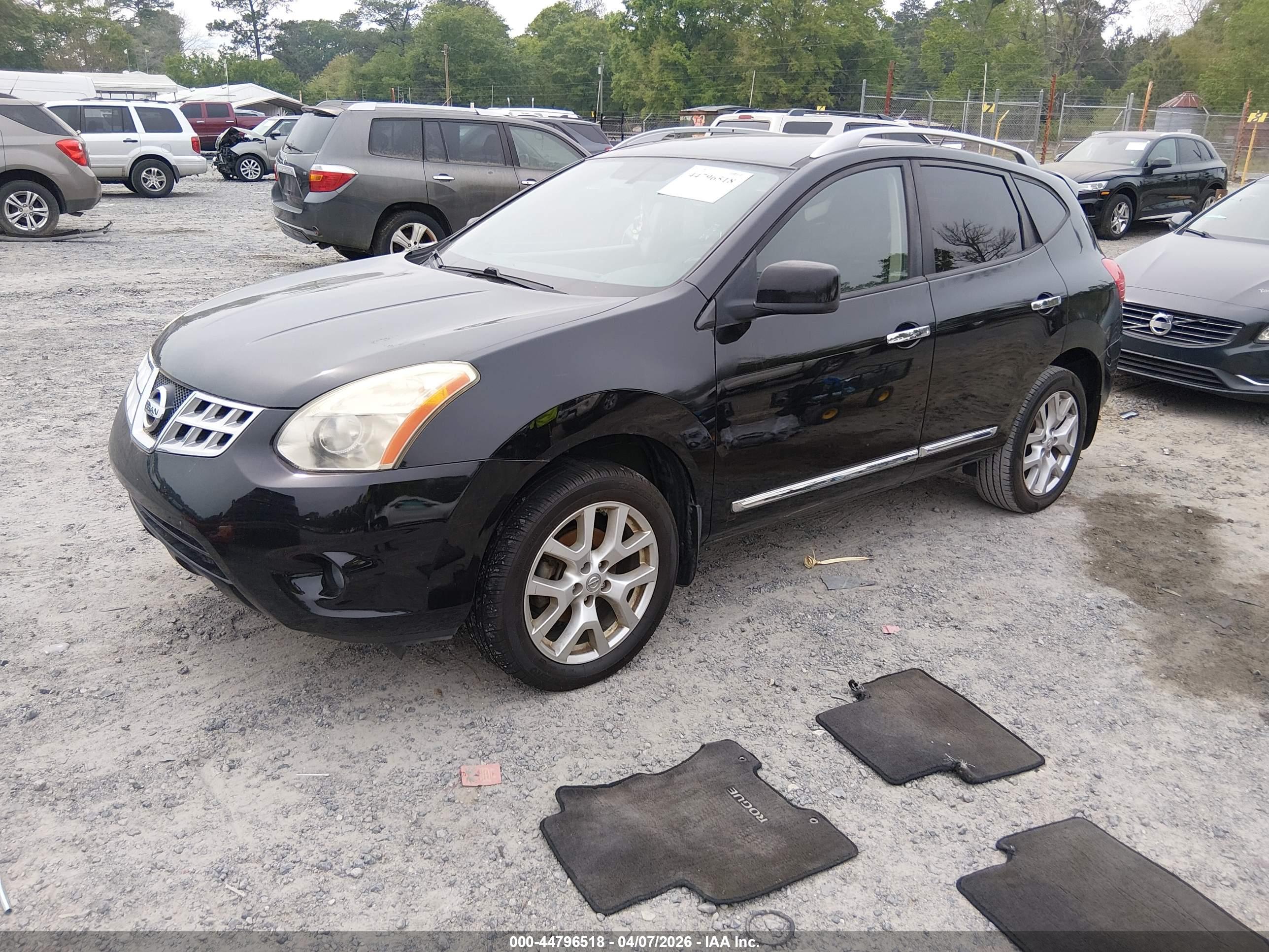 NISSAN ROGUE image 2