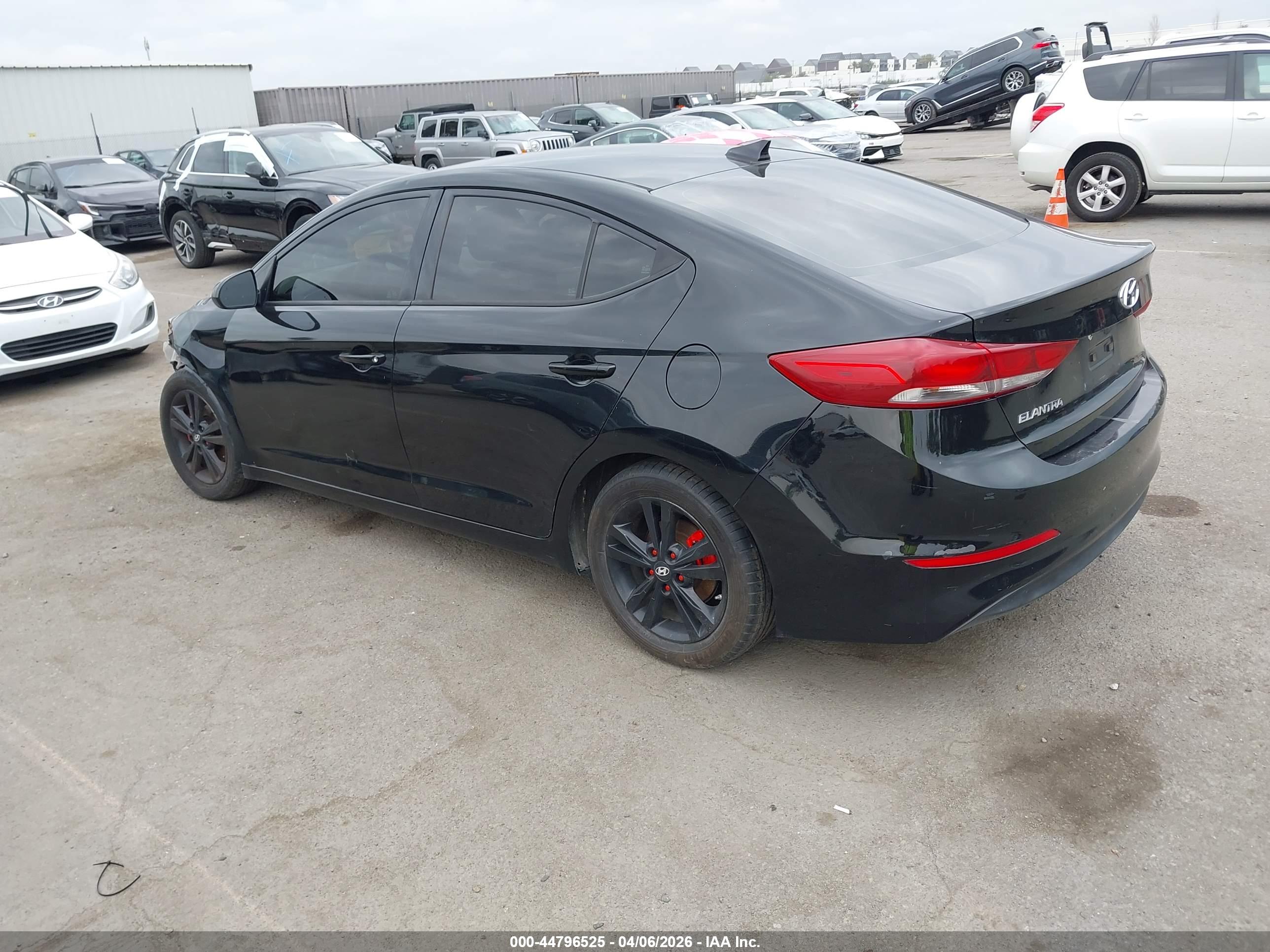 HYUNDAI ELANTRA image 3