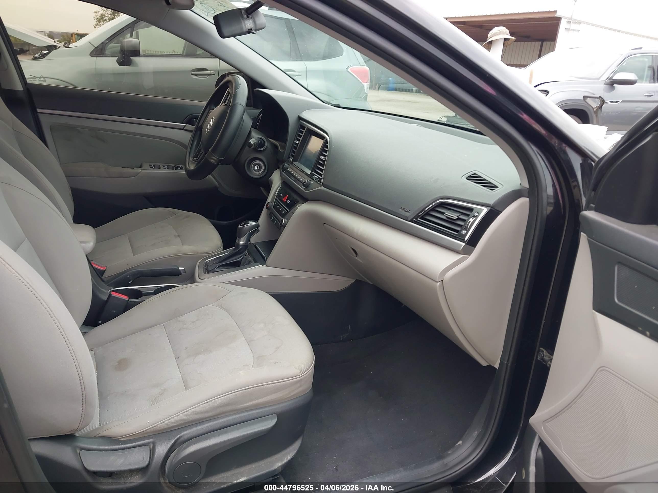 HYUNDAI ELANTRA image 5