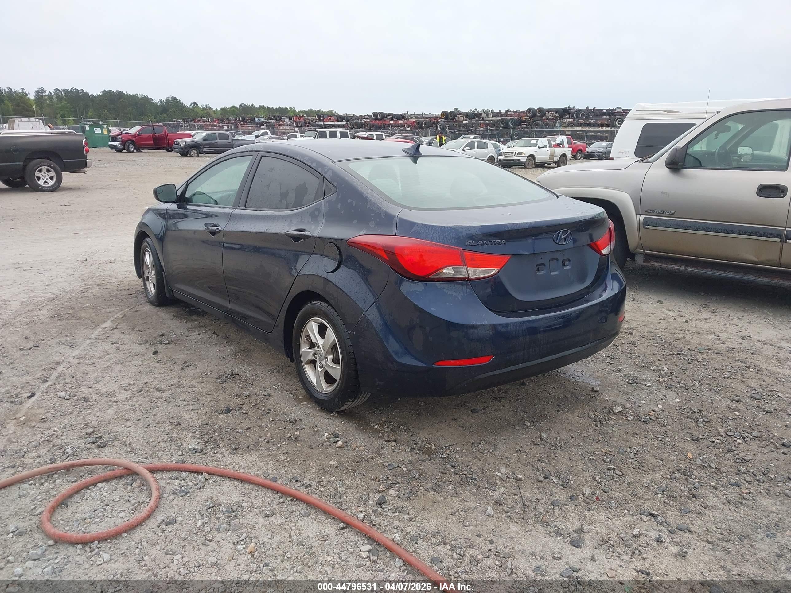 HYUNDAI ELANTRA image 3