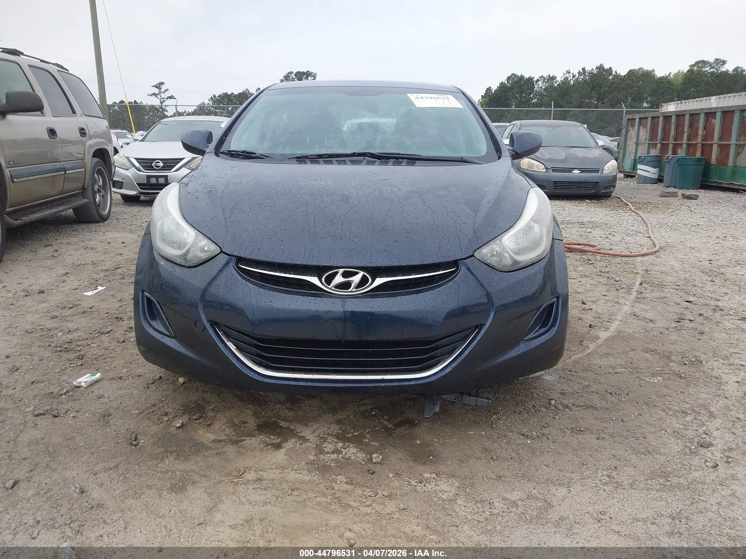 HYUNDAI ELANTRA image 6