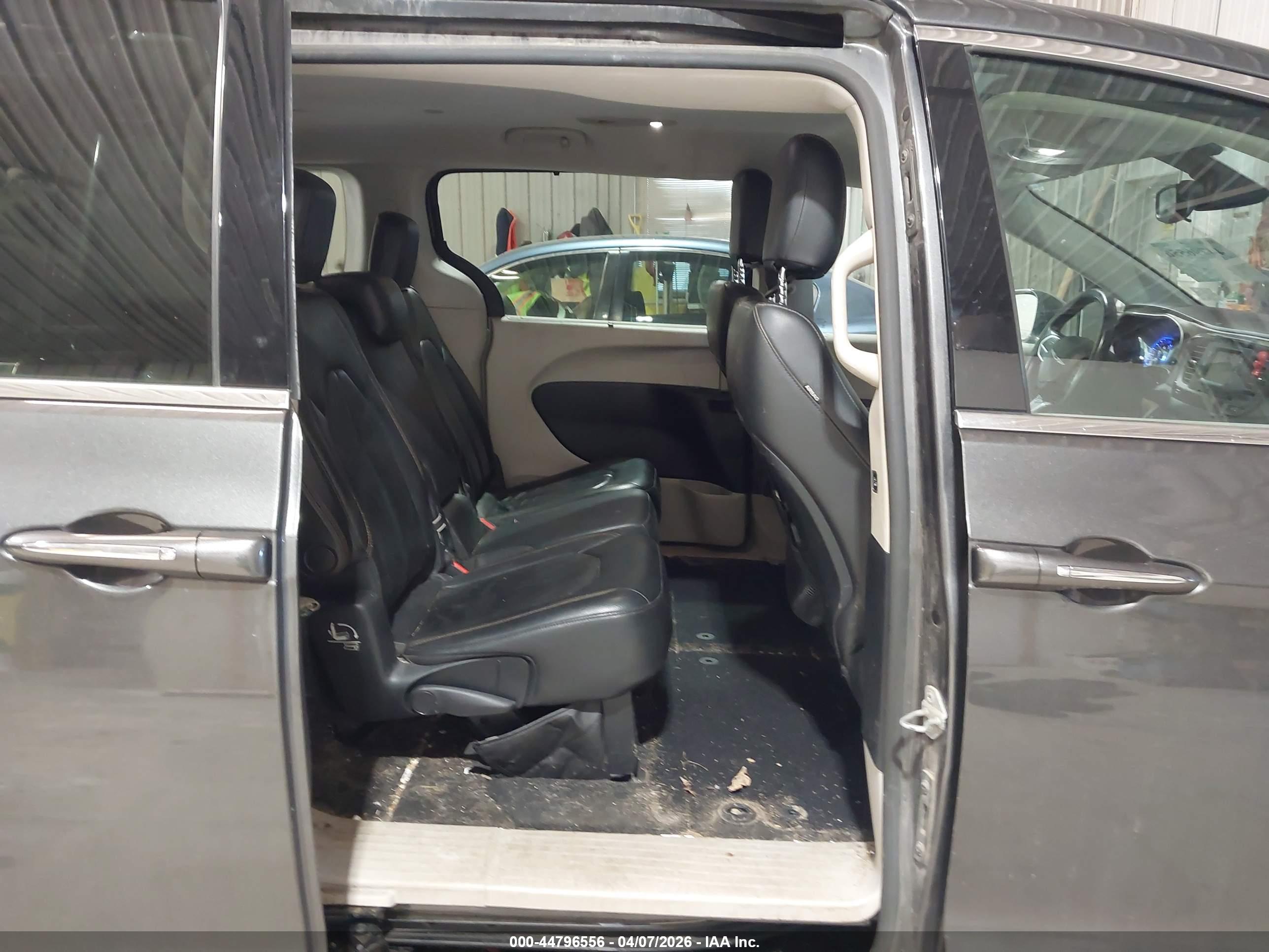 CHRYSLER PACIFICA image 8