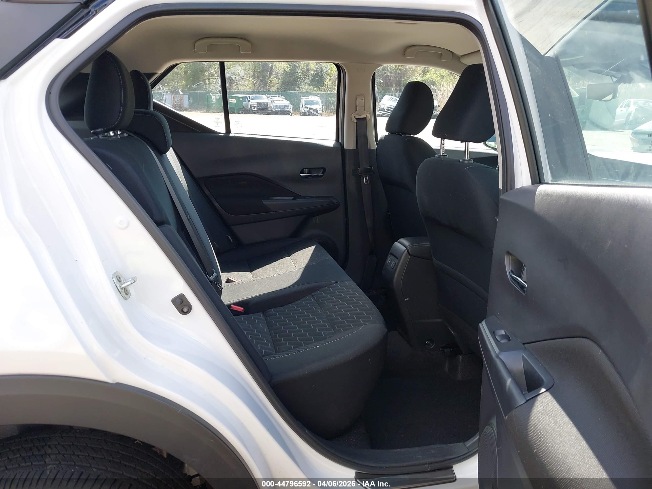 NISSAN KICKS image 8