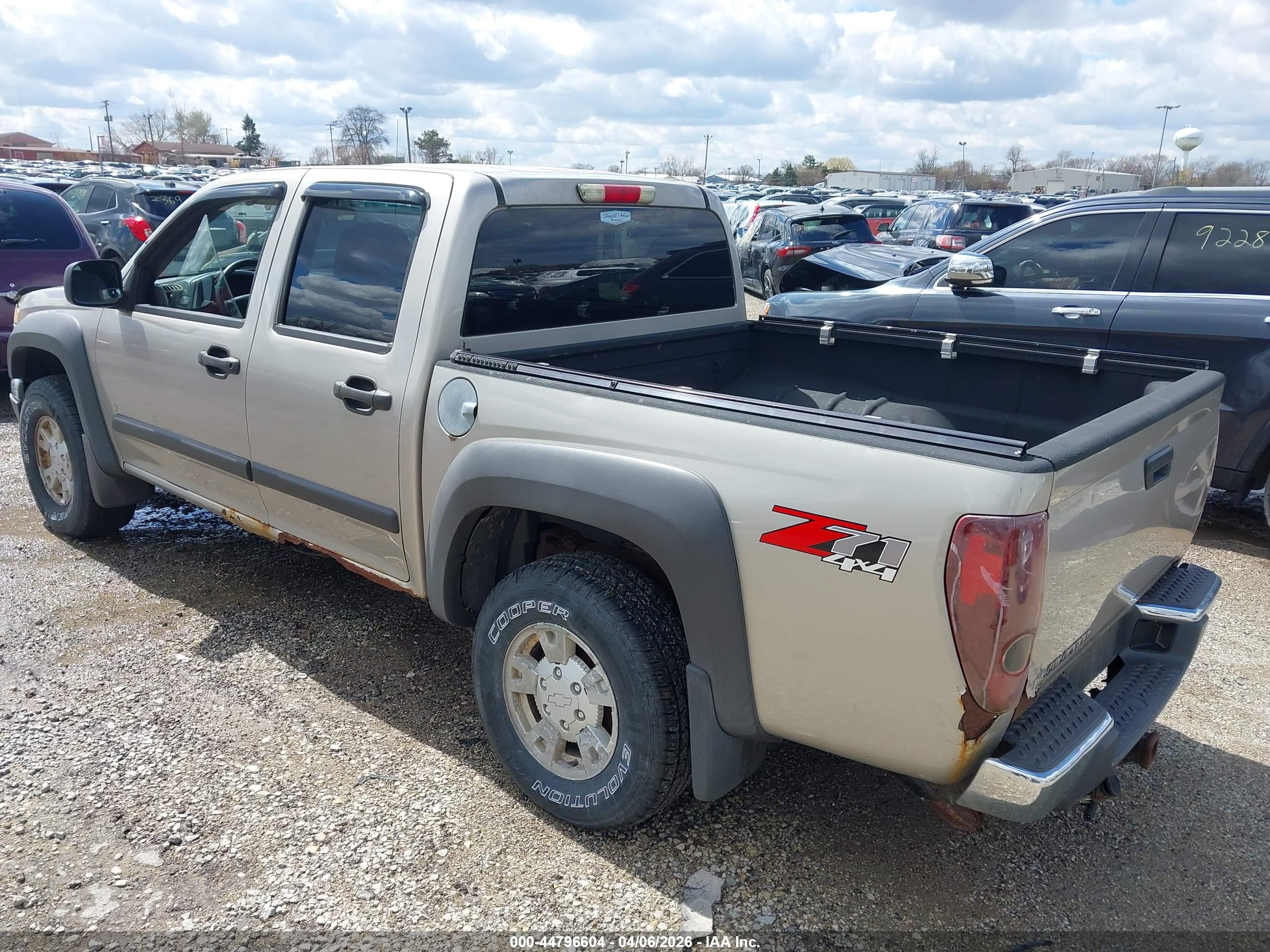CHEVROLET COLORADO image 3