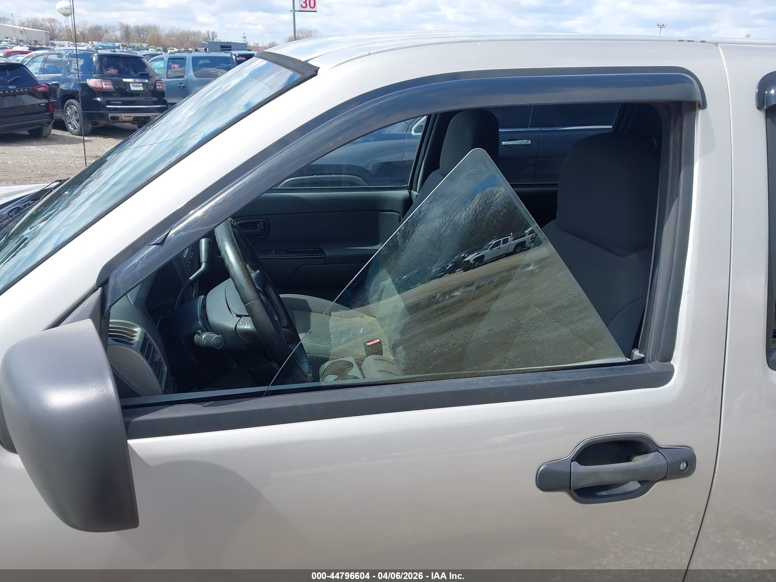 CHEVROLET COLORADO image 6